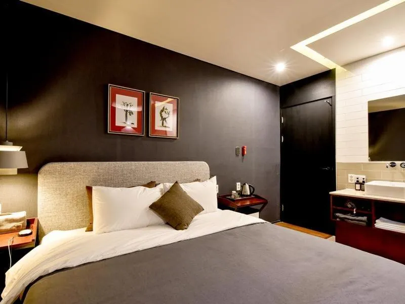 Bed in Brown Dot Yangjeong