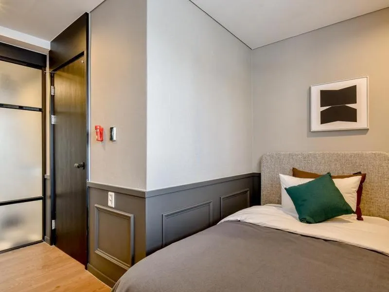 Bed in Brown Dot Yangjeong