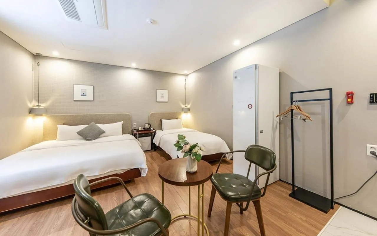 Bed in Brown Dot Yangjeong