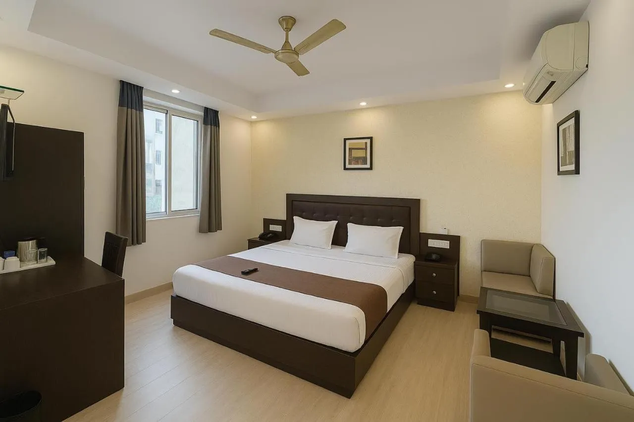 Bed in Hotel Kingston Park, Karol Bagh, New Delhi - 2 Mins from Metro