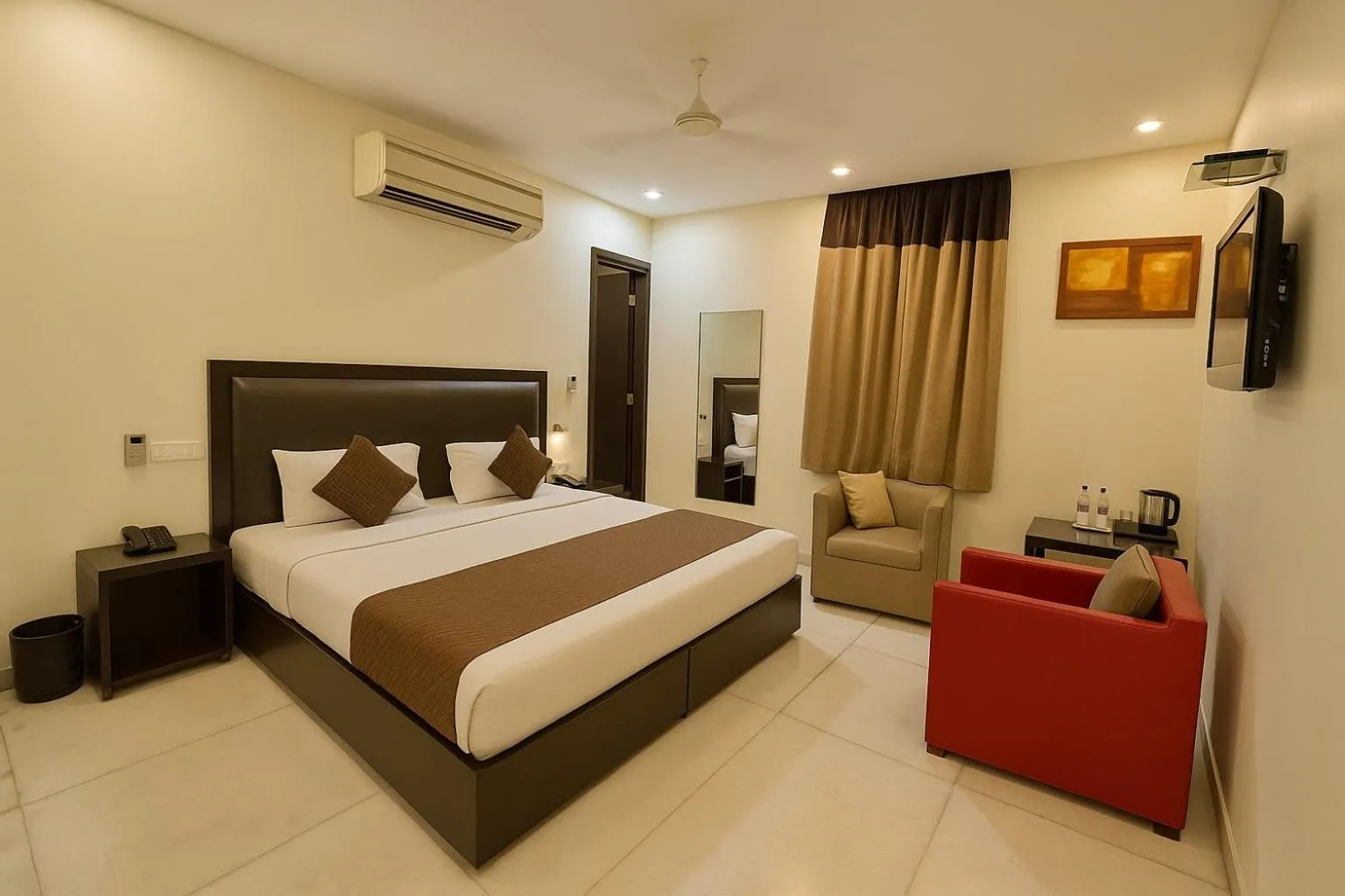 Bedroom, Bed in Hotel Kingston Park, Karol Bagh, New Delhi - 2 Mins from Metro