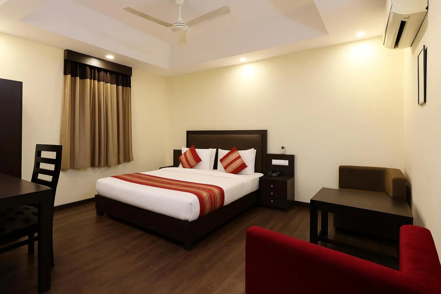 Bed in Hotel Kingston Park, Karol Bagh, New Delhi - 2 Mins from Metro