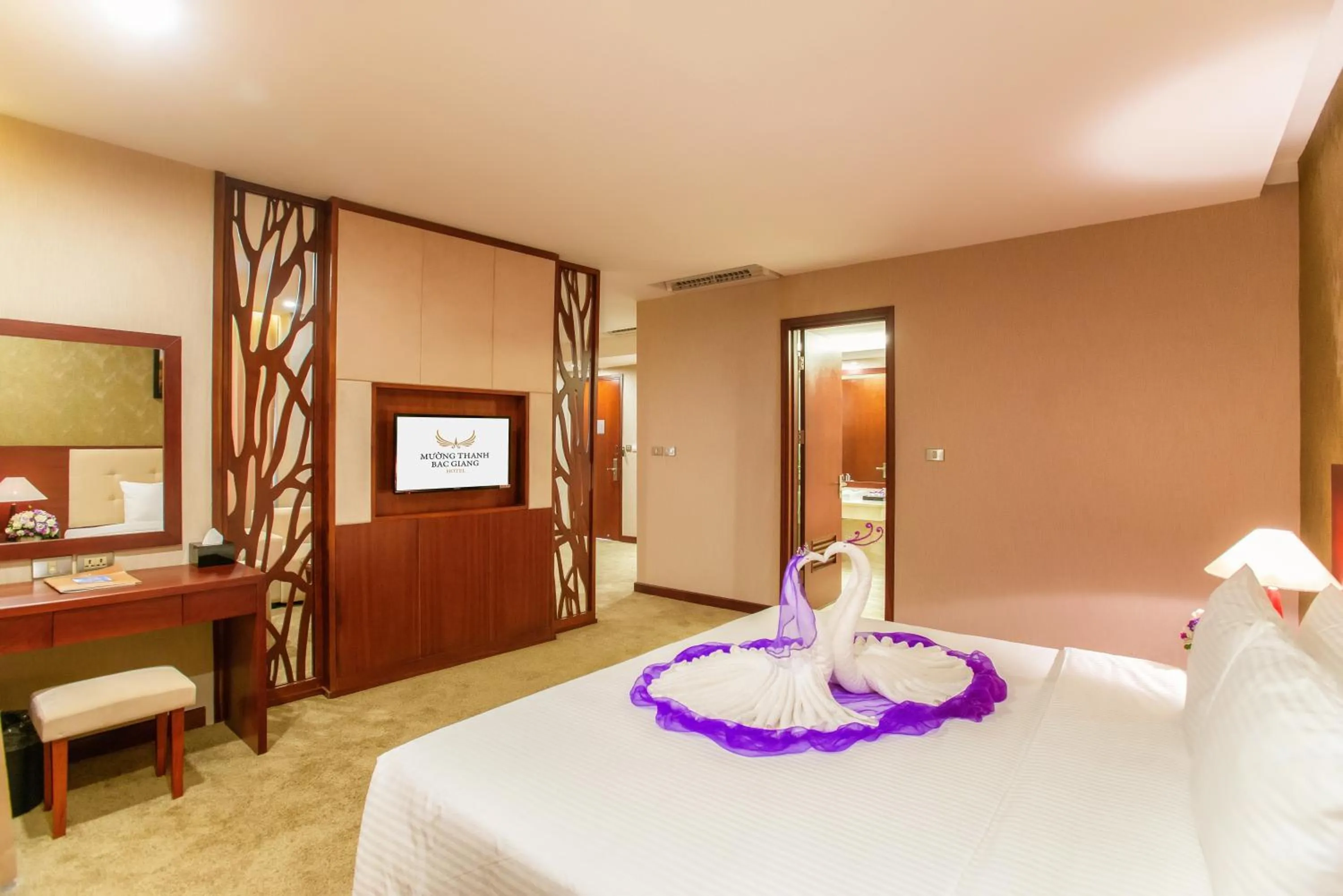 Bedroom, Bed in Muong Thanh Grand Bac Giang Hotel