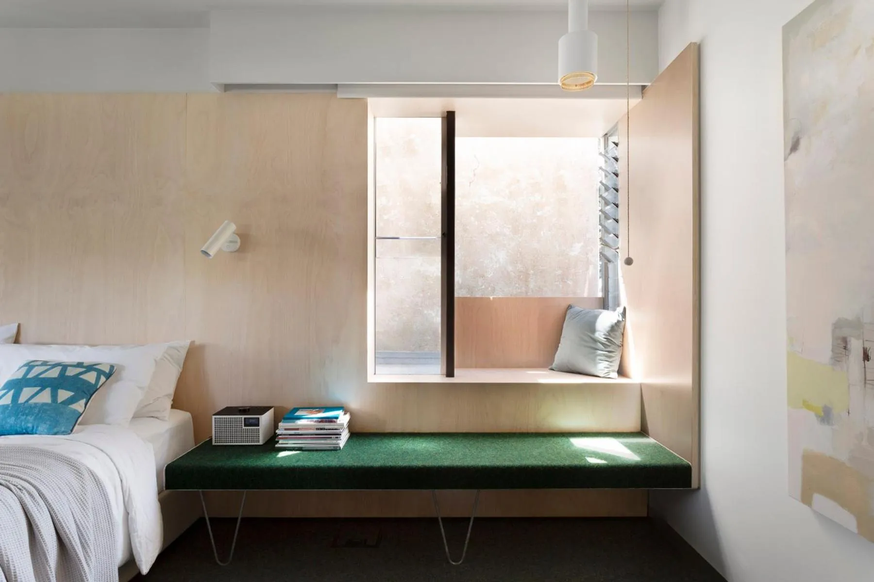 Seating area, Bed in Drift House