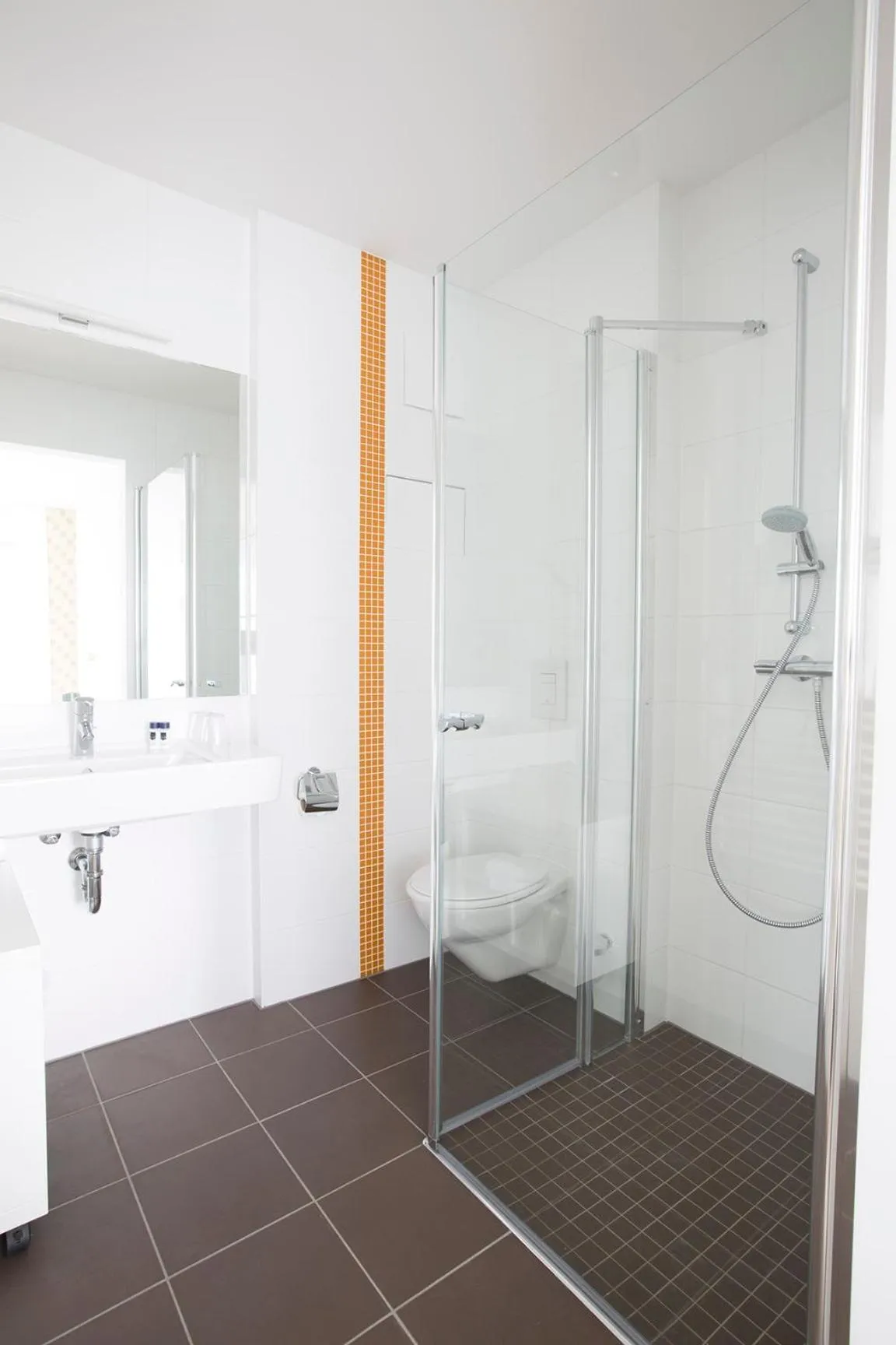 Shower in ADAPT APARTMENT HOTEL BERLIN - Adlershof