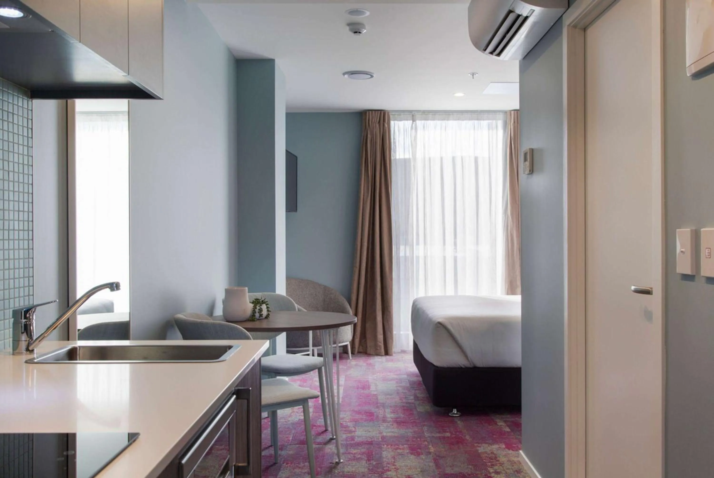 Photo of the whole room, Bed in La Quinta by Wyndham Parnell Auckland