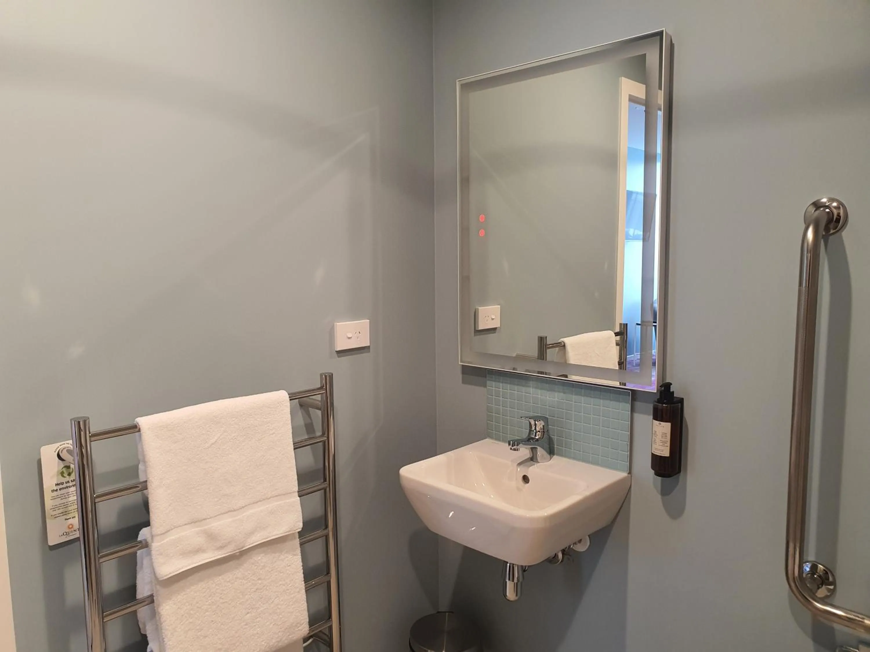 Bathroom in La Quinta by Wyndham Parnell Auckland