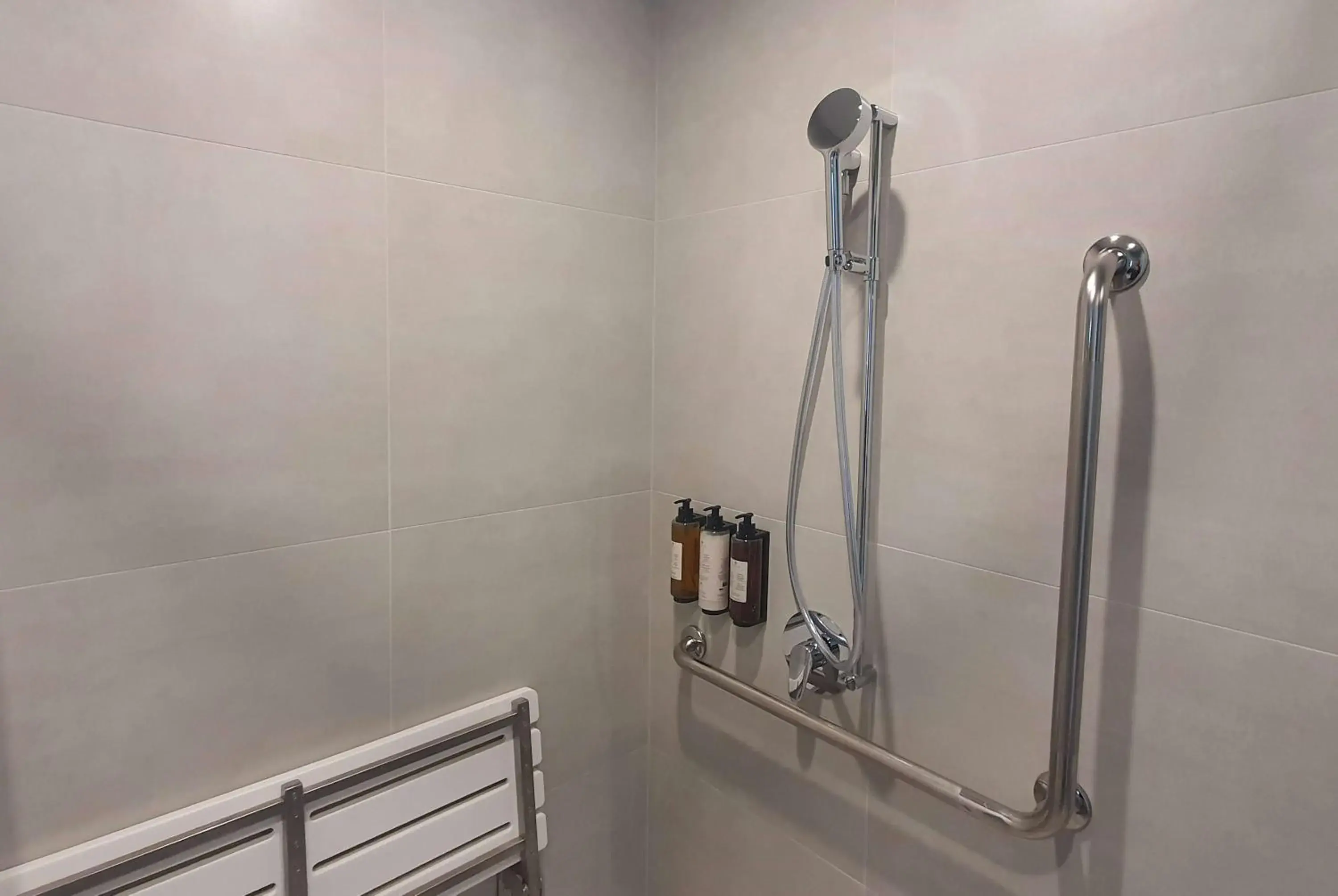 Bathroom in La Quinta by Wyndham Parnell Auckland Bathroom in La Quinta by Wyndham Parnell Auckland