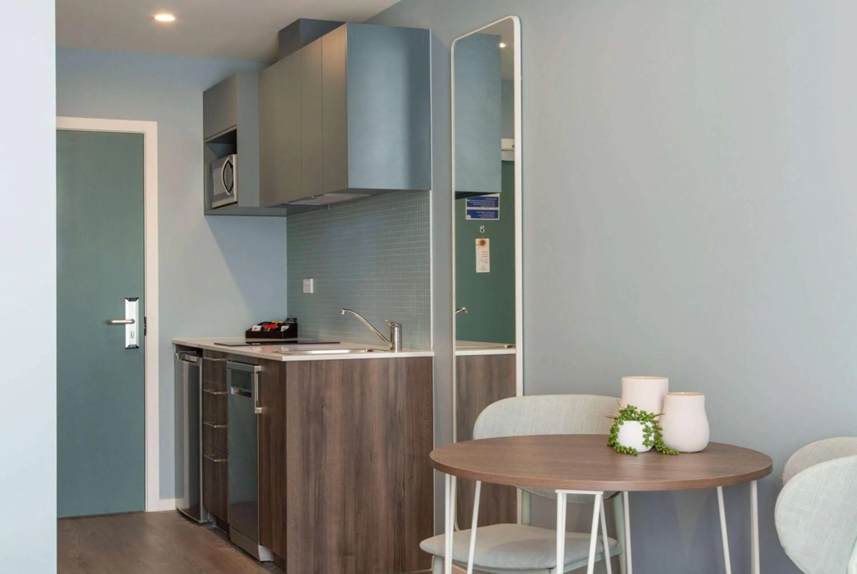 Photo of the whole room in La Quinta by Wyndham Parnell Auckland