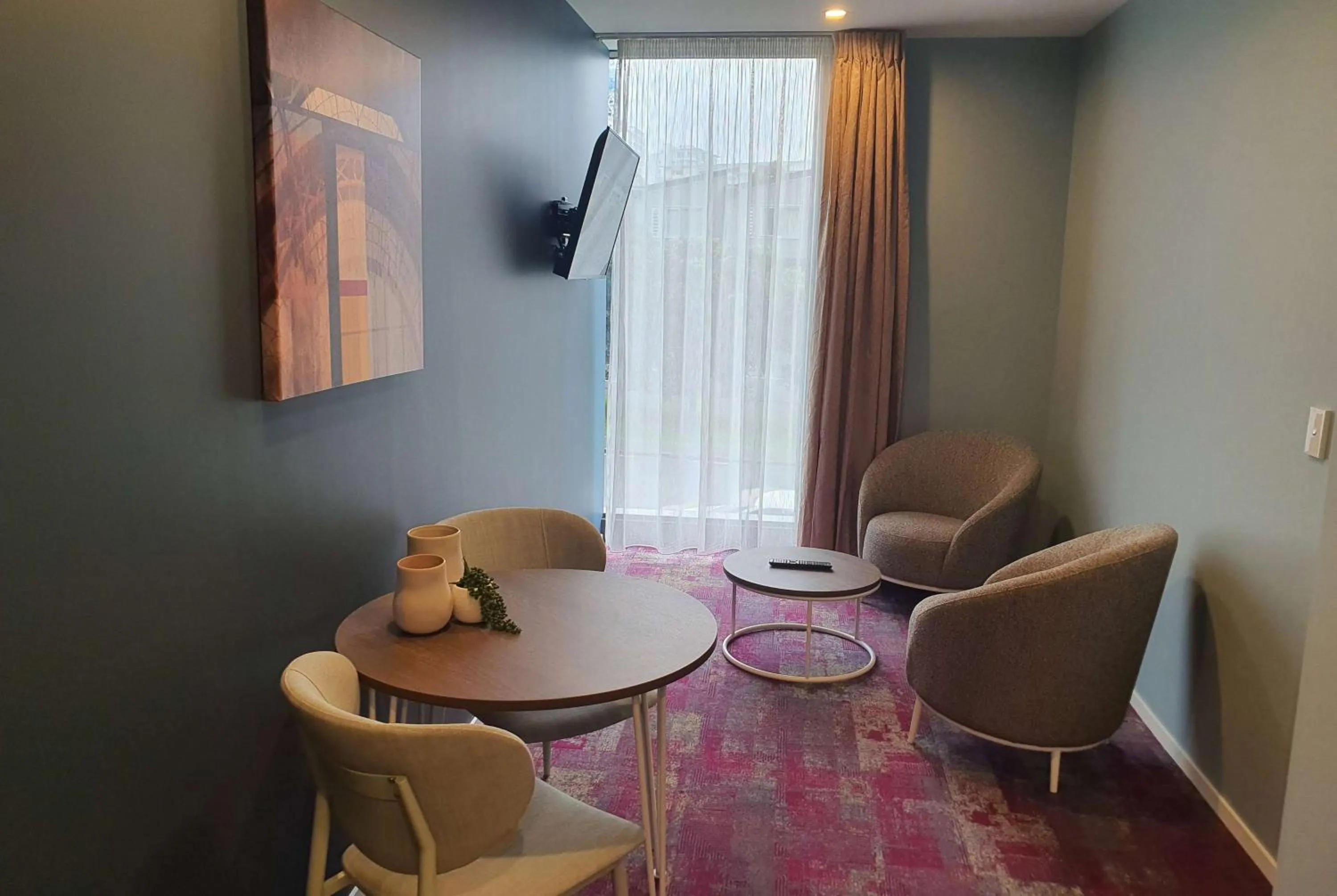 Photo of the whole room in La Quinta by Wyndham Parnell Auckland