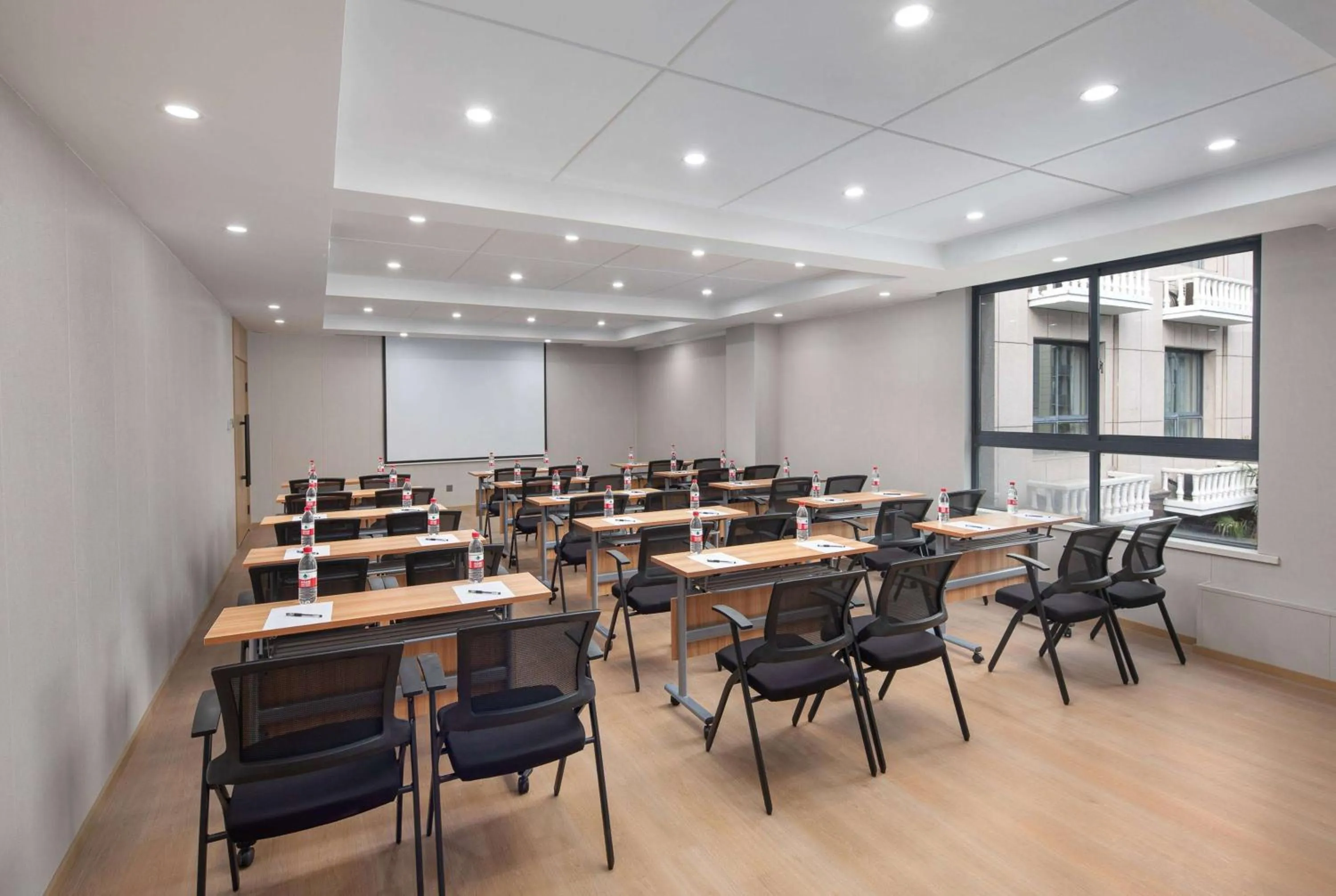 Meeting/conference room in Days Inn by Wyndham Nanjing Lishui