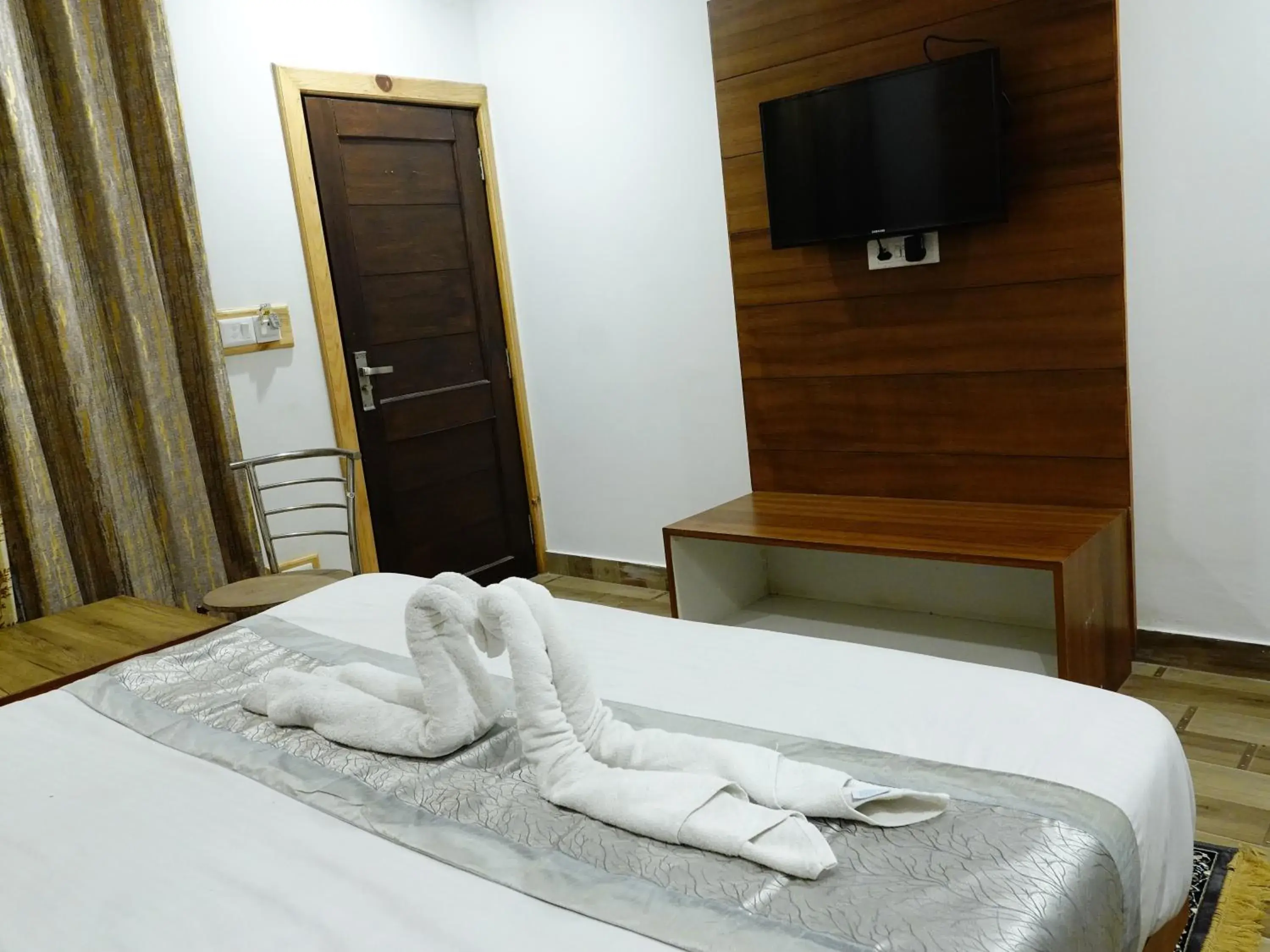 Bed in Rubystone Mussoorie A Leisure Resort Bed in Rubystone Mussoorie A Leisure Resort