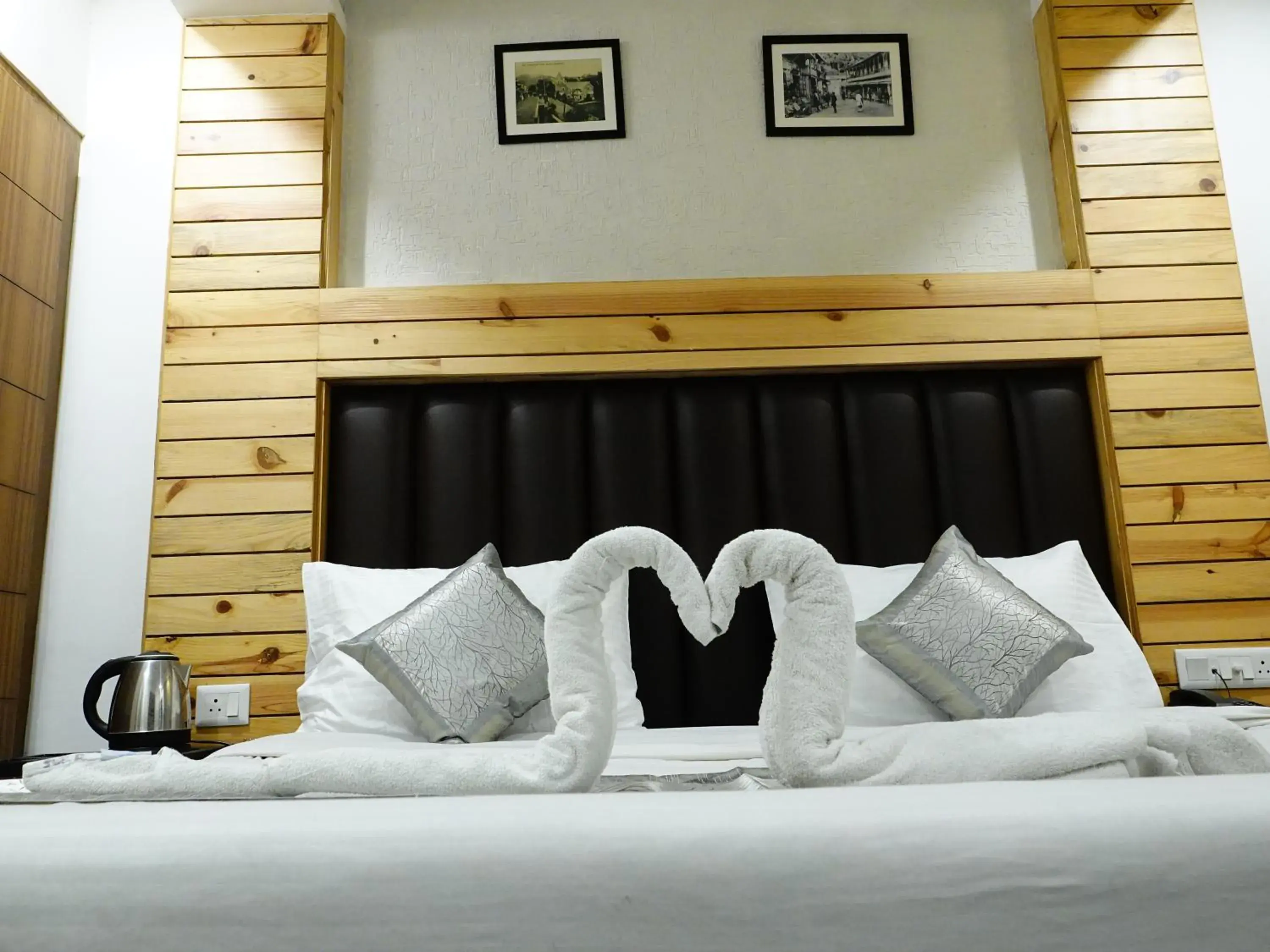 Bed in Rubystone Mussoorie A Leisure Resort Bed in Rubystone Mussoorie A Leisure Resort