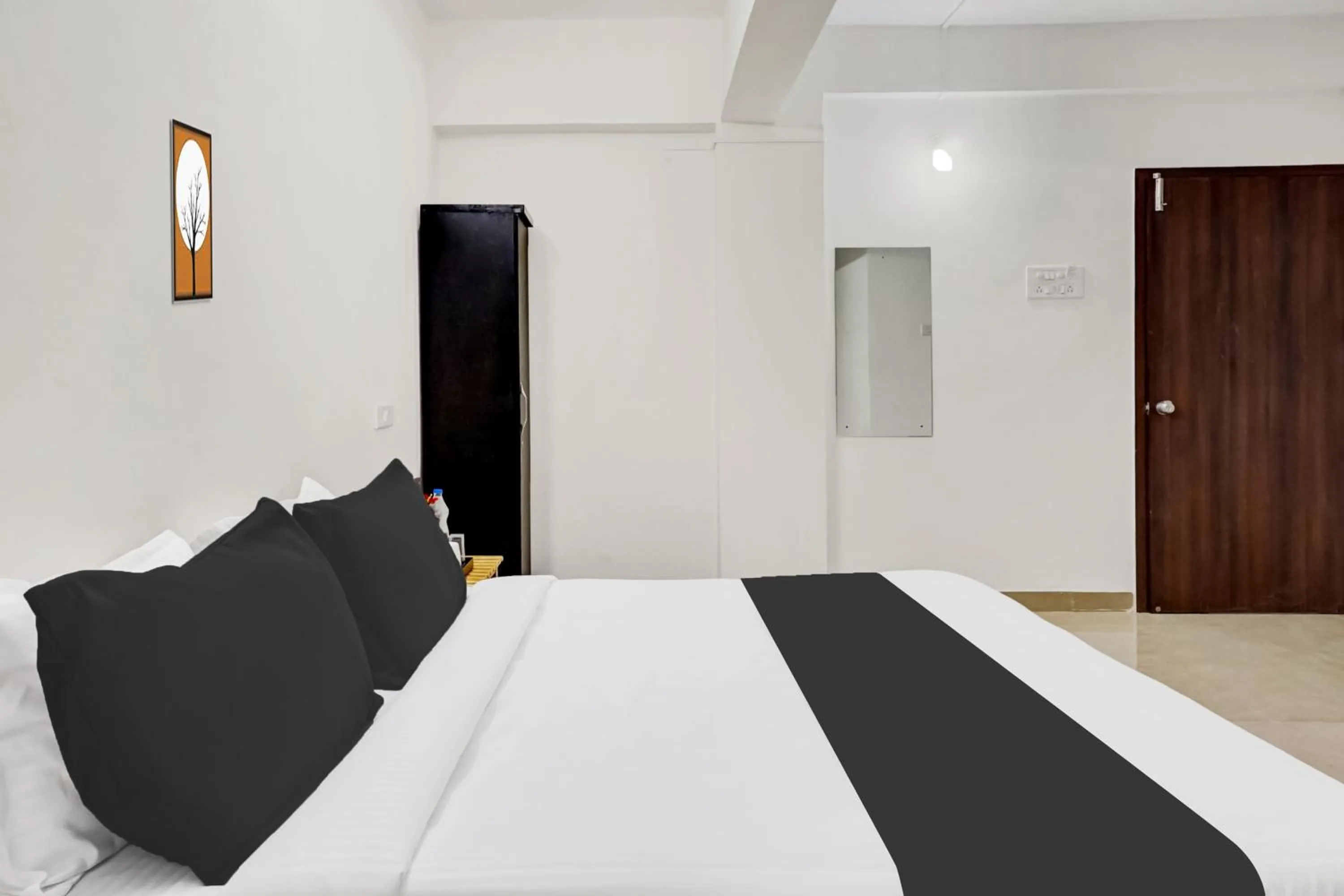 Bedroom, Bed in Hotel O Arusai Inn