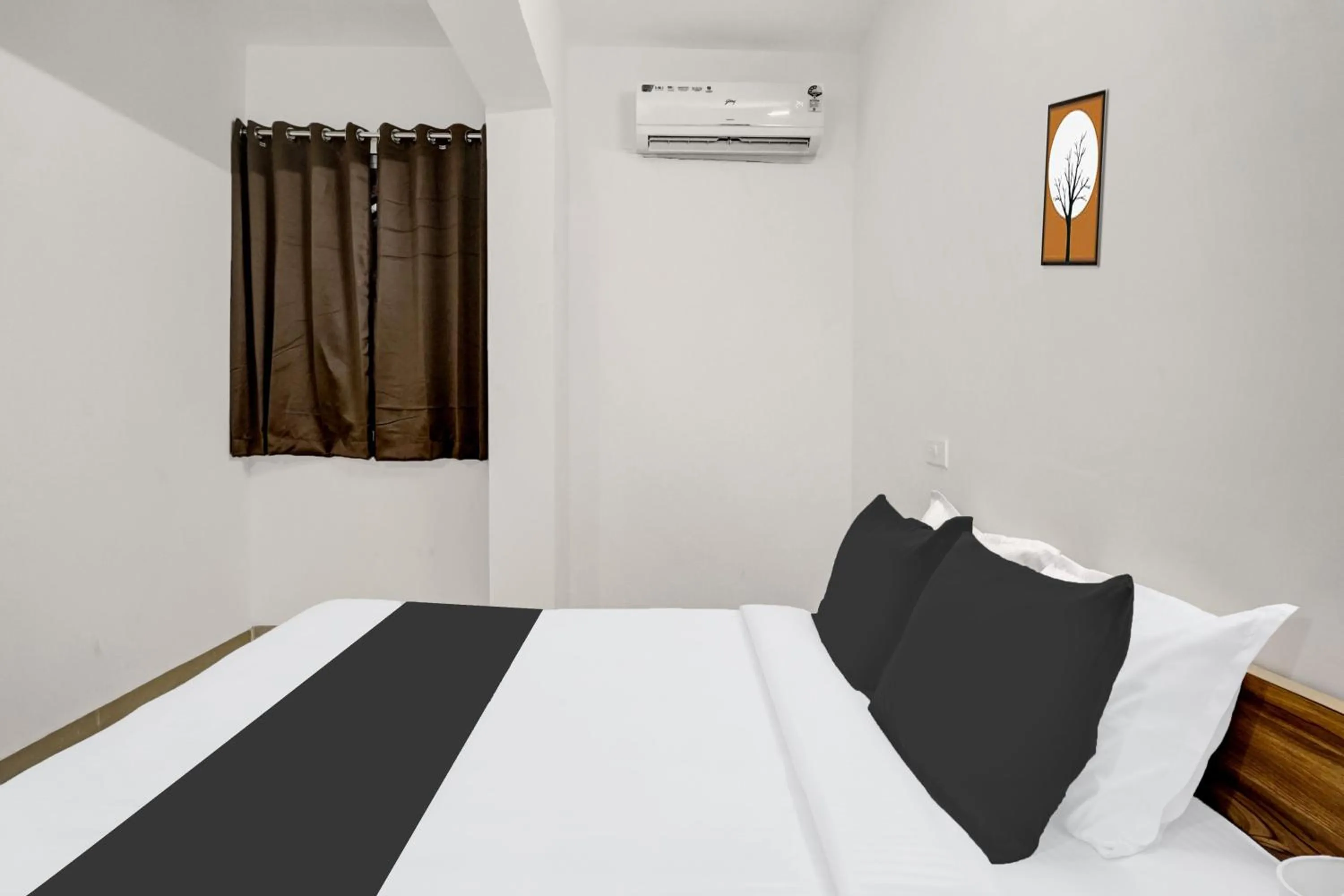 Bedroom, Bed in Hotel O Arusai Inn