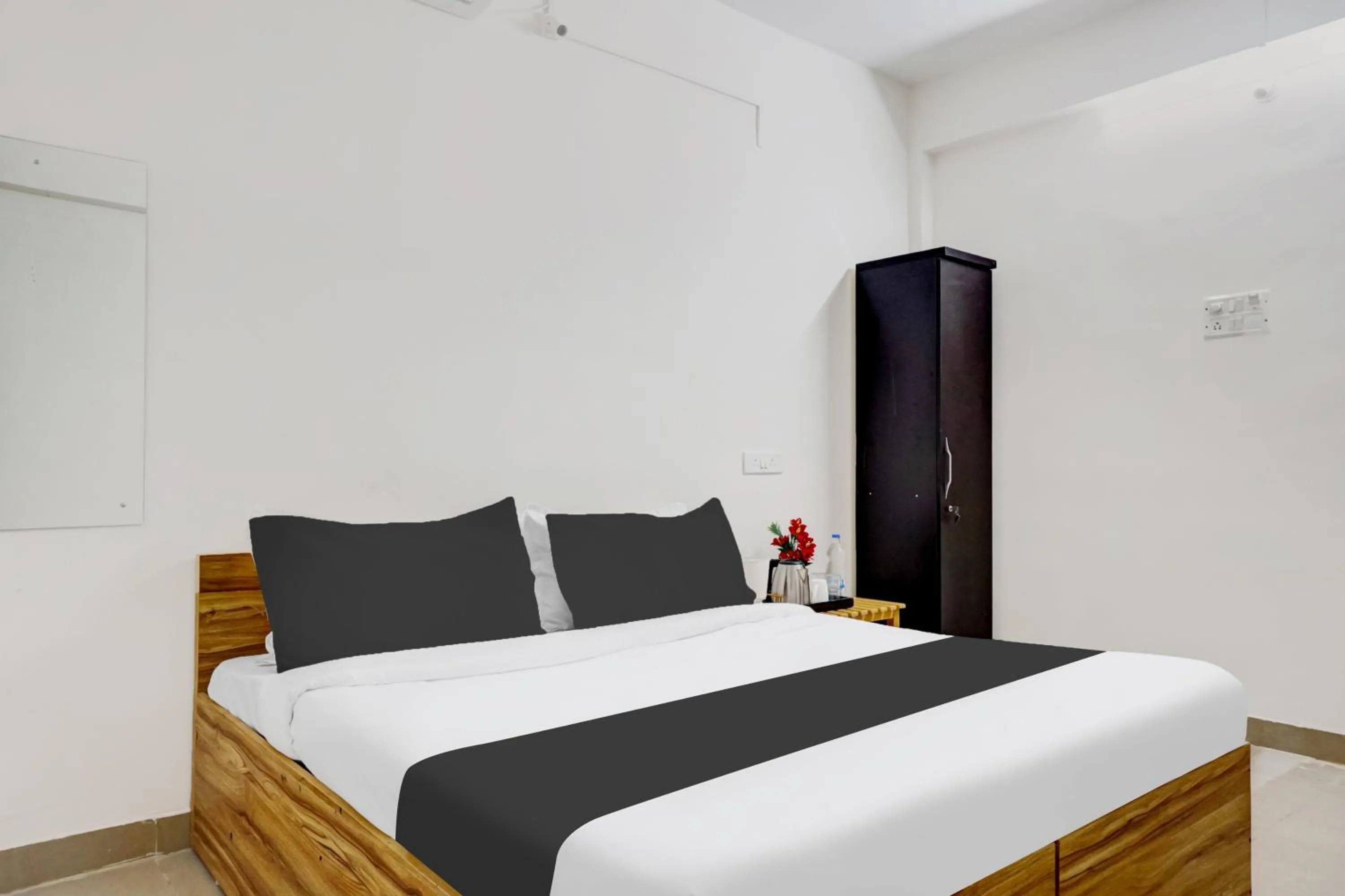 Bedroom, Bed in Hotel O Arusai Inn