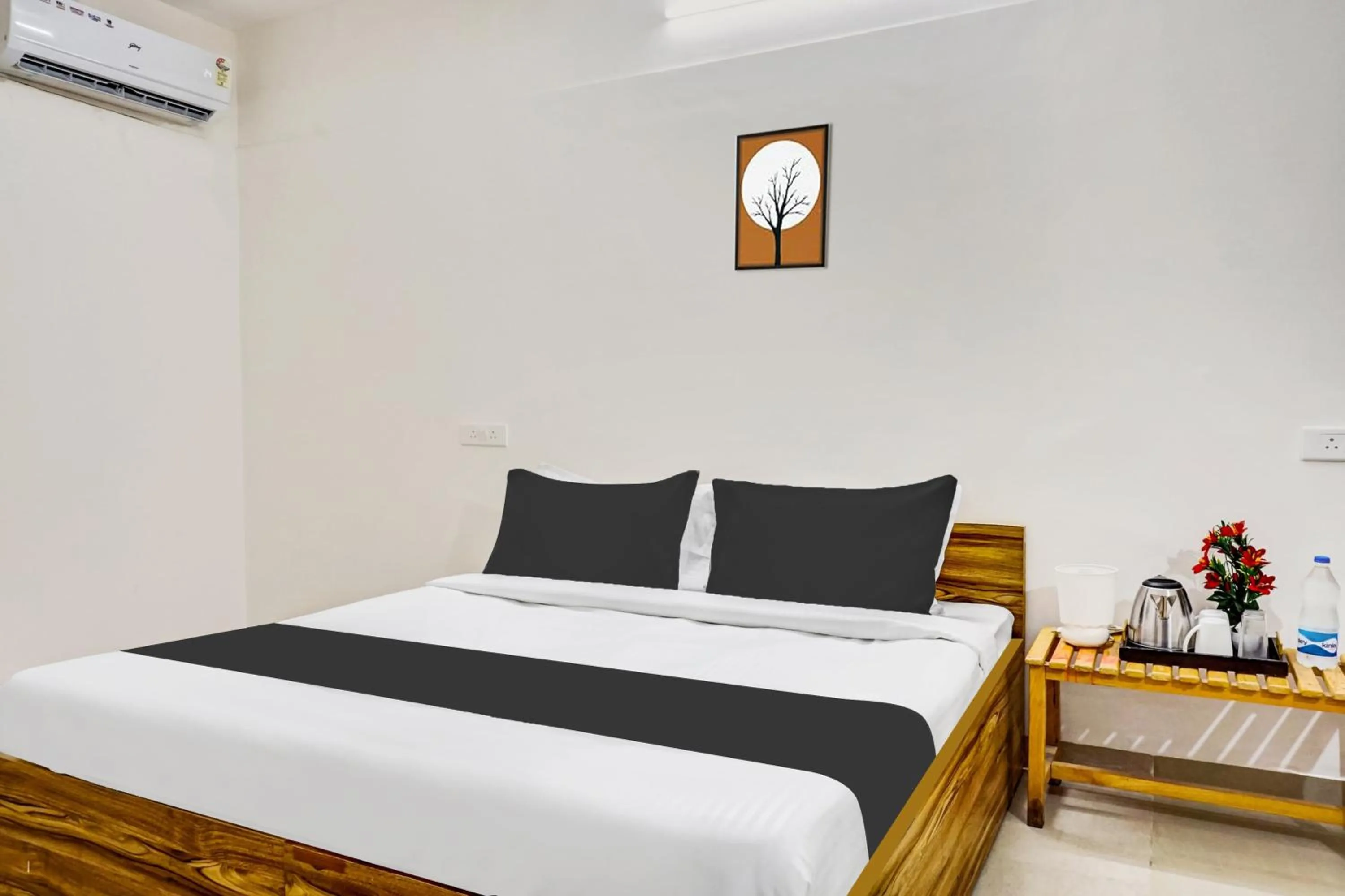 Bedroom, Bed in Hotel O Arusai Inn