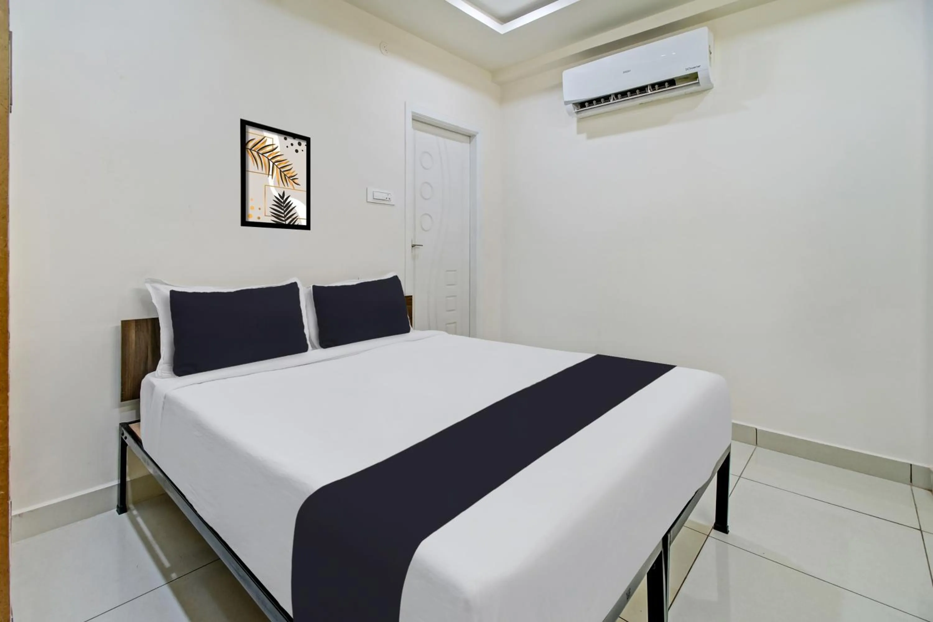 Bedroom, Bed in Super Hotel O Amaravathi Road Annapurna Nagar