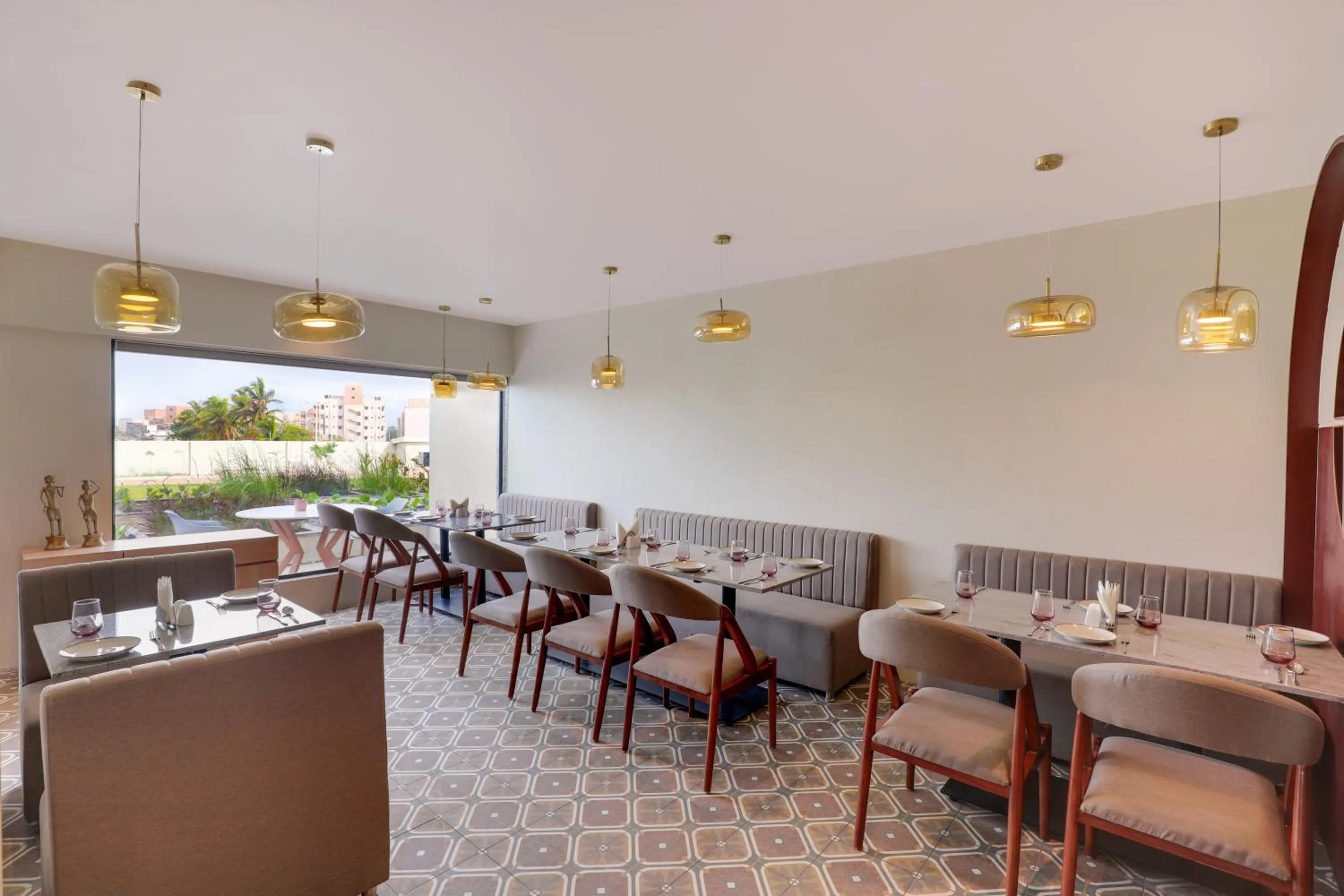 Restaurant/places to eat in Lemon Tree Resort, Somnath