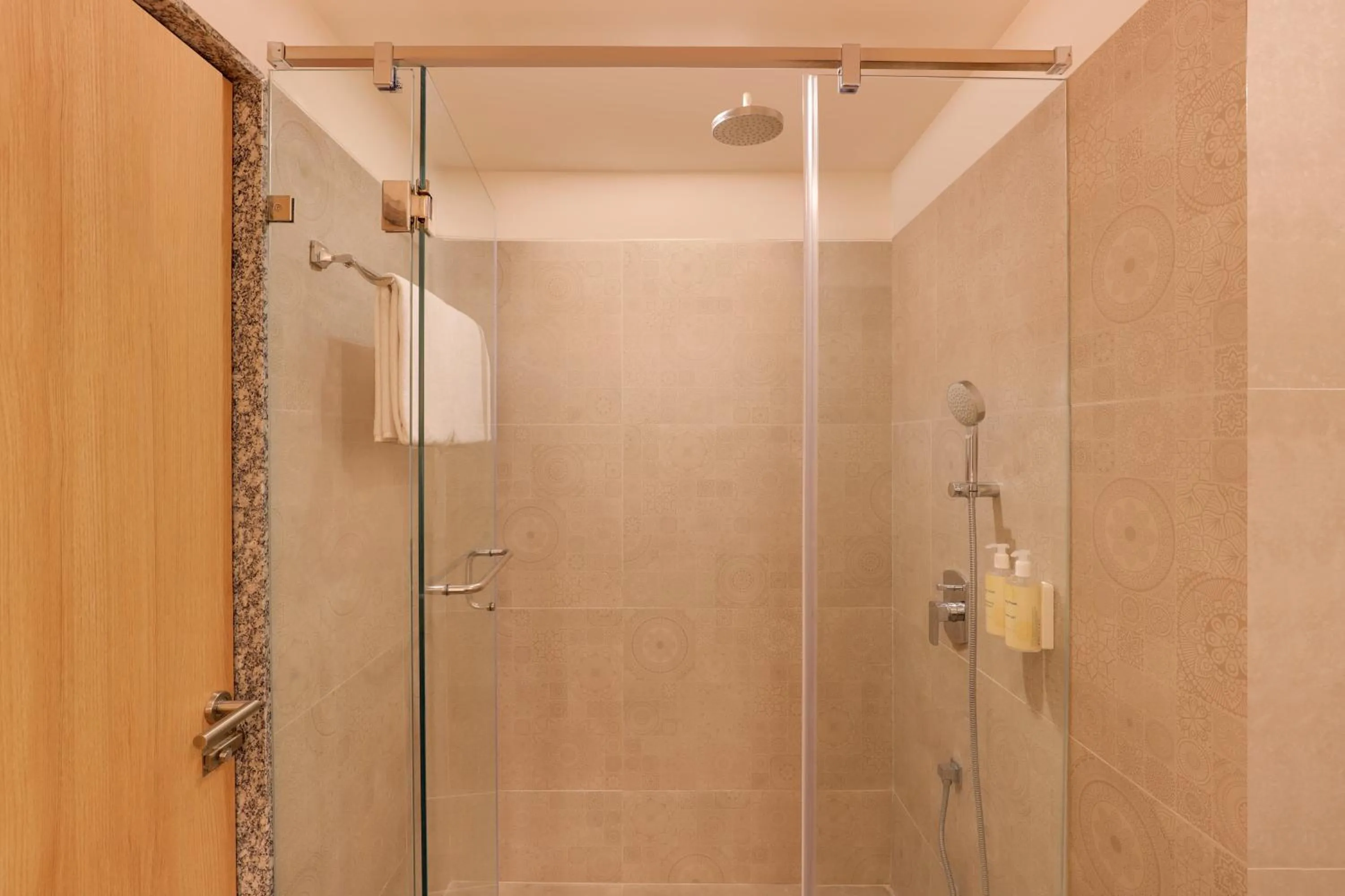 Shower in Lemon Tree Resort, Somnath