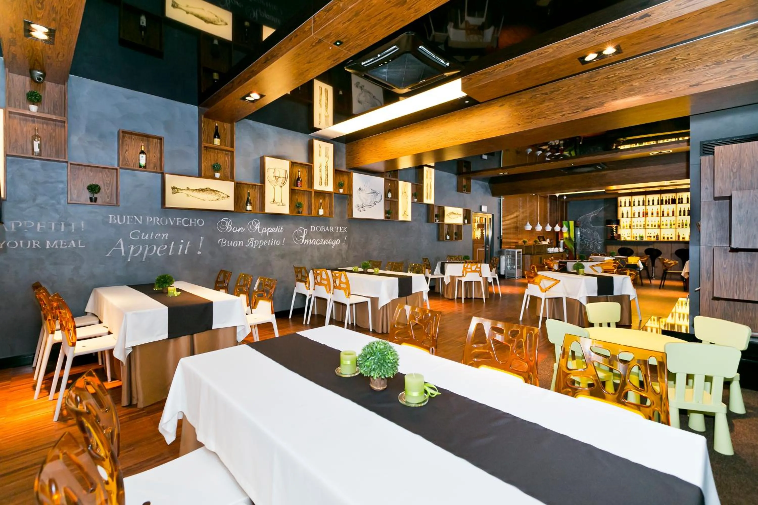 Restaurant/places to eat in Hotel Martina