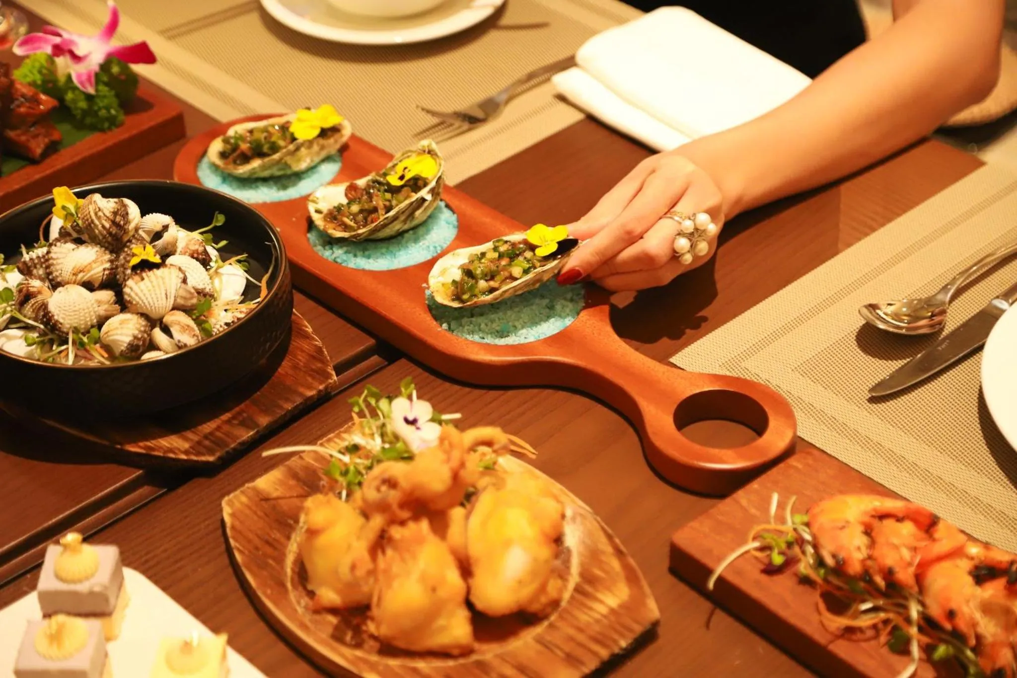 Restaurant/places to eat in Wyndham Garden Sonasea Van Don