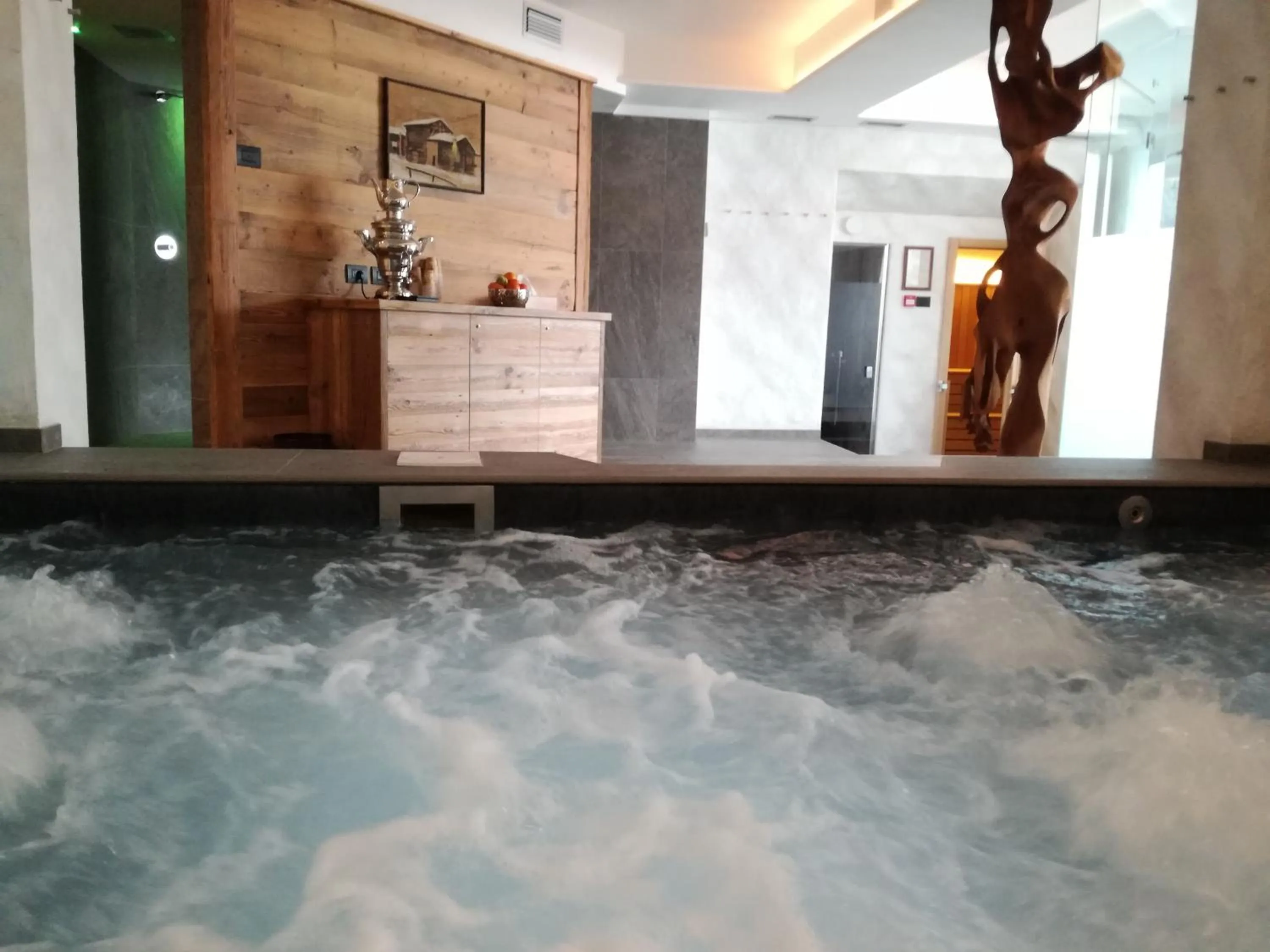Hot Tub in Hotel Le Alpi