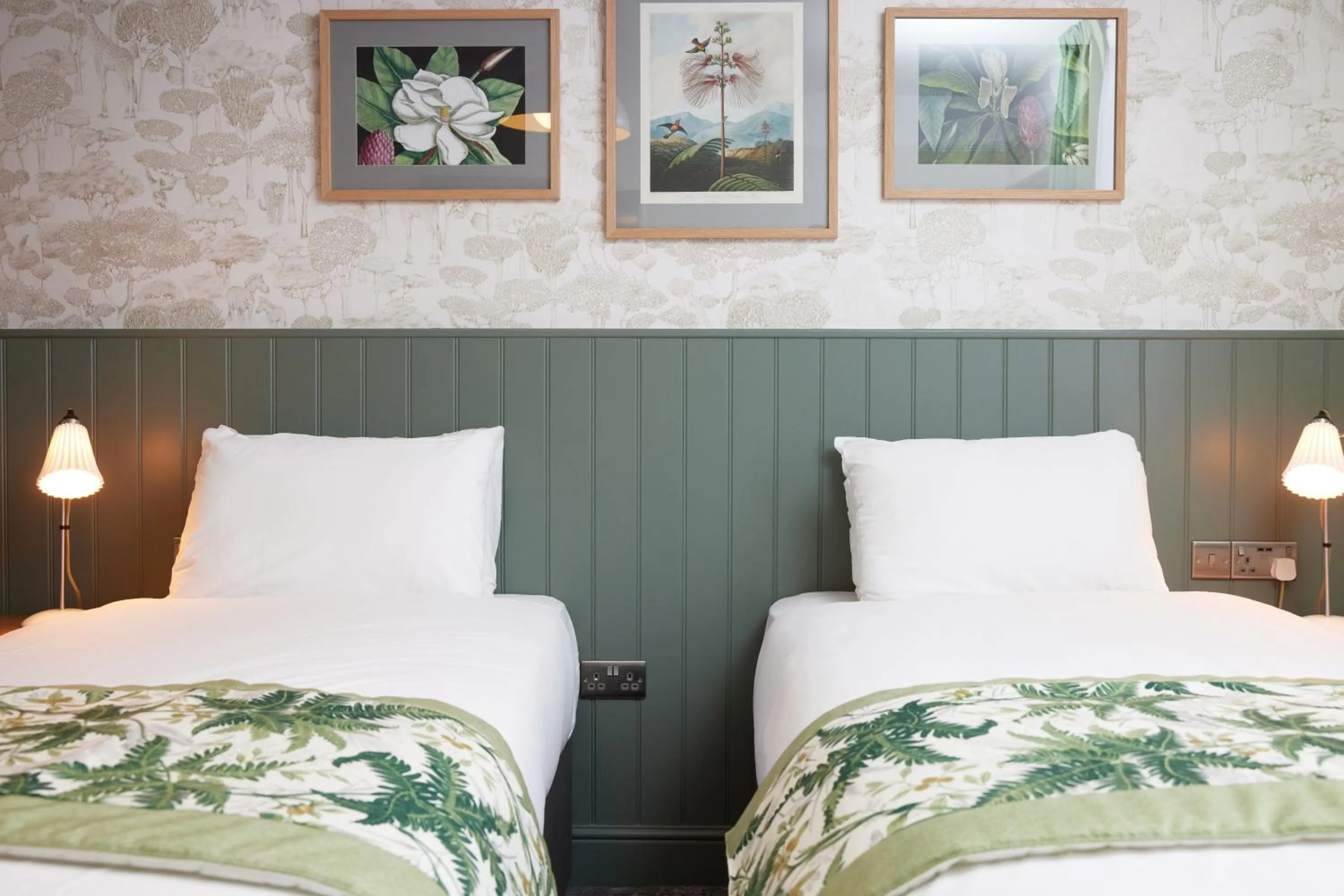 Bedroom, Bed in The Kings Head Wroxham by Greene King Inns