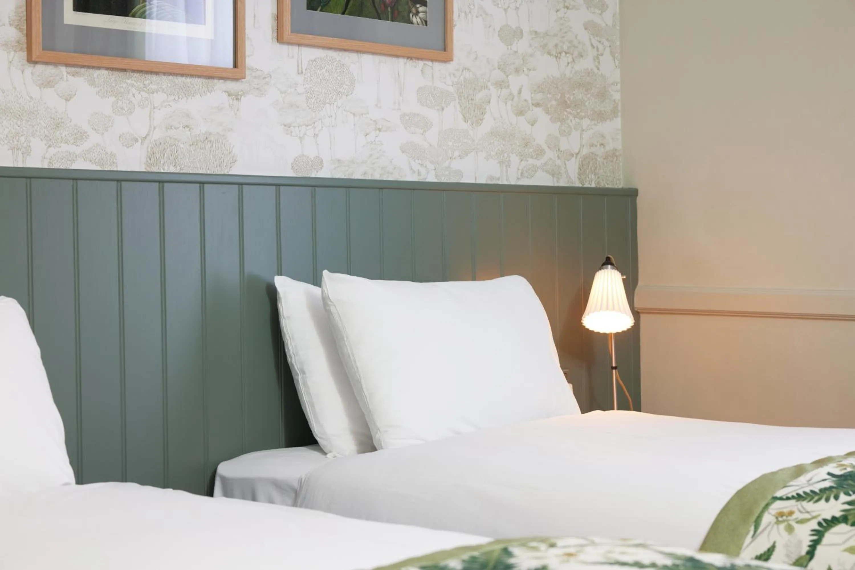 Bedroom, Bed in The Kings Head Wroxham by Greene King Inns