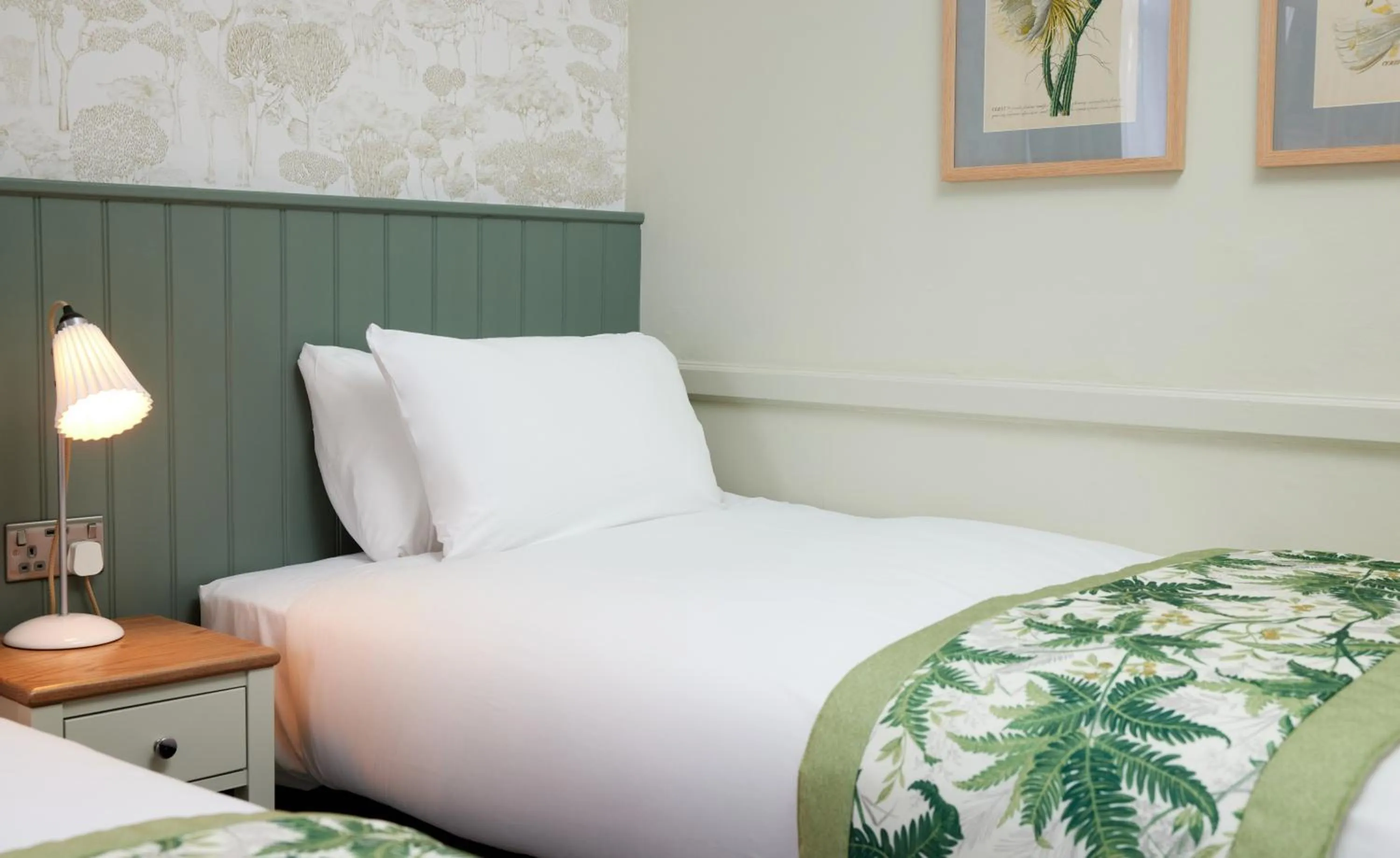 Bedroom, Bed in The Kings Head Wroxham by Greene King Inns