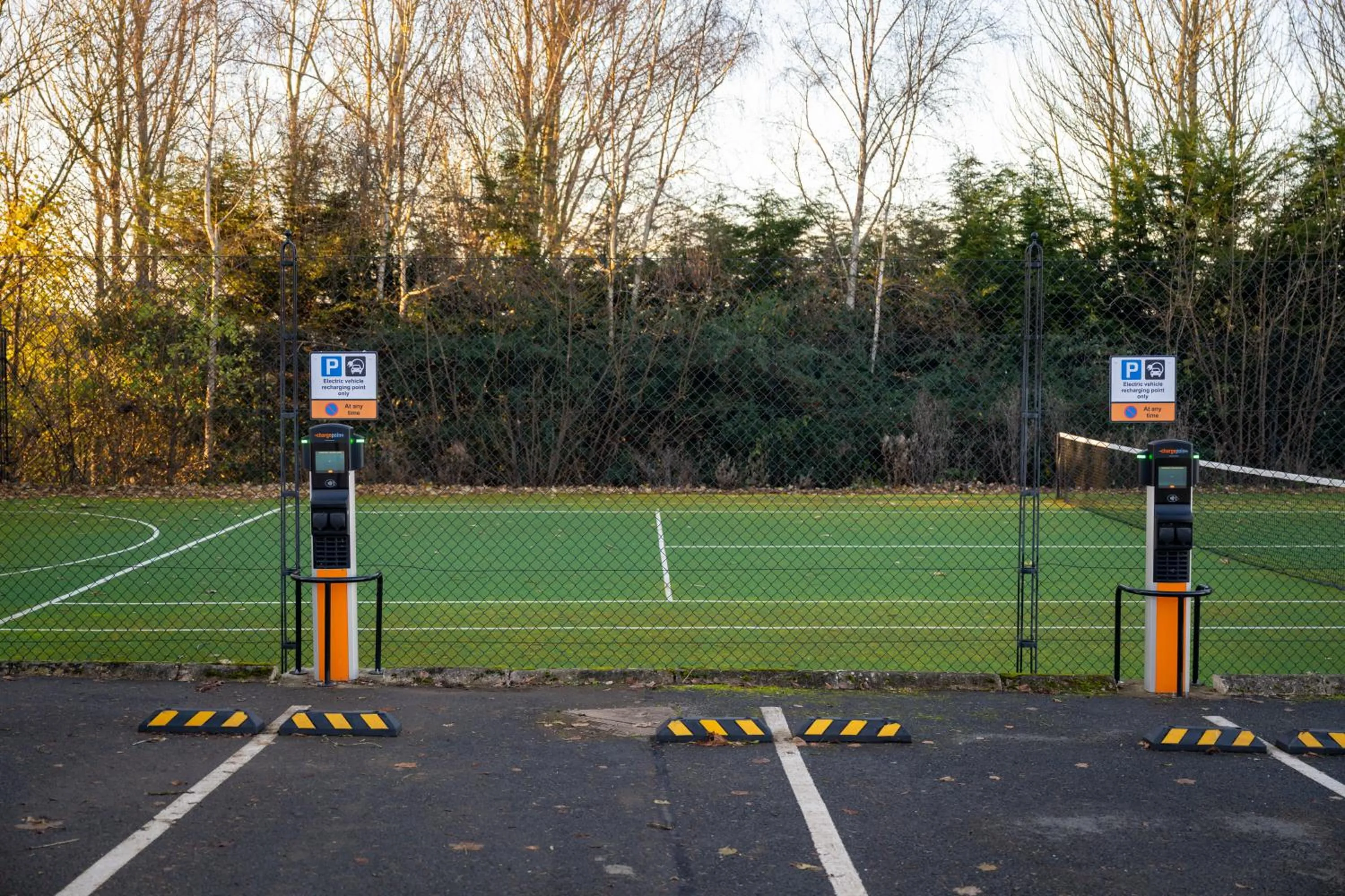 Tennis court in Hellidon Lakes Hotel