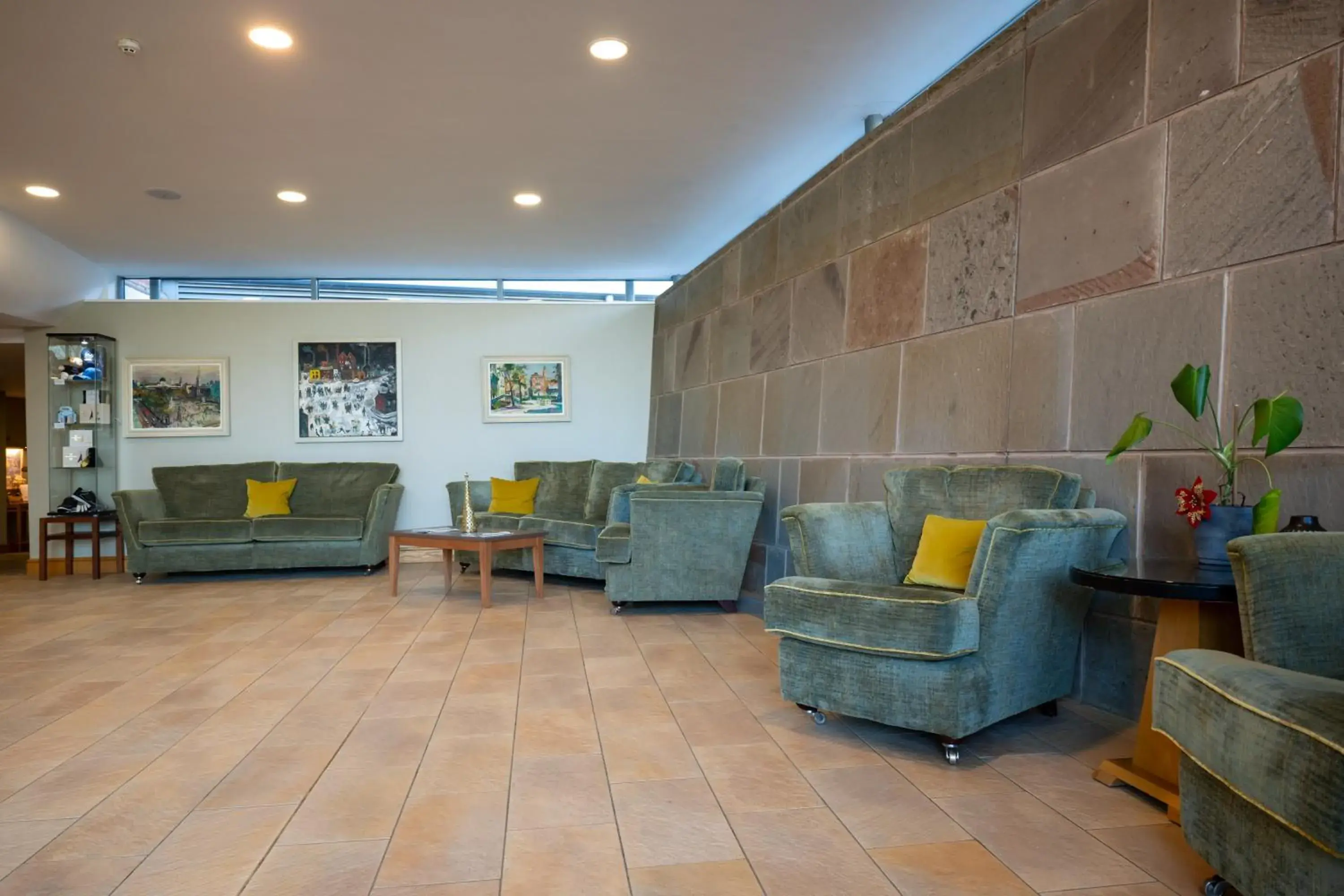 Facade/entrance in Hellidon Lakes Hotel Facade/entrance in Hellidon Lakes Hotel