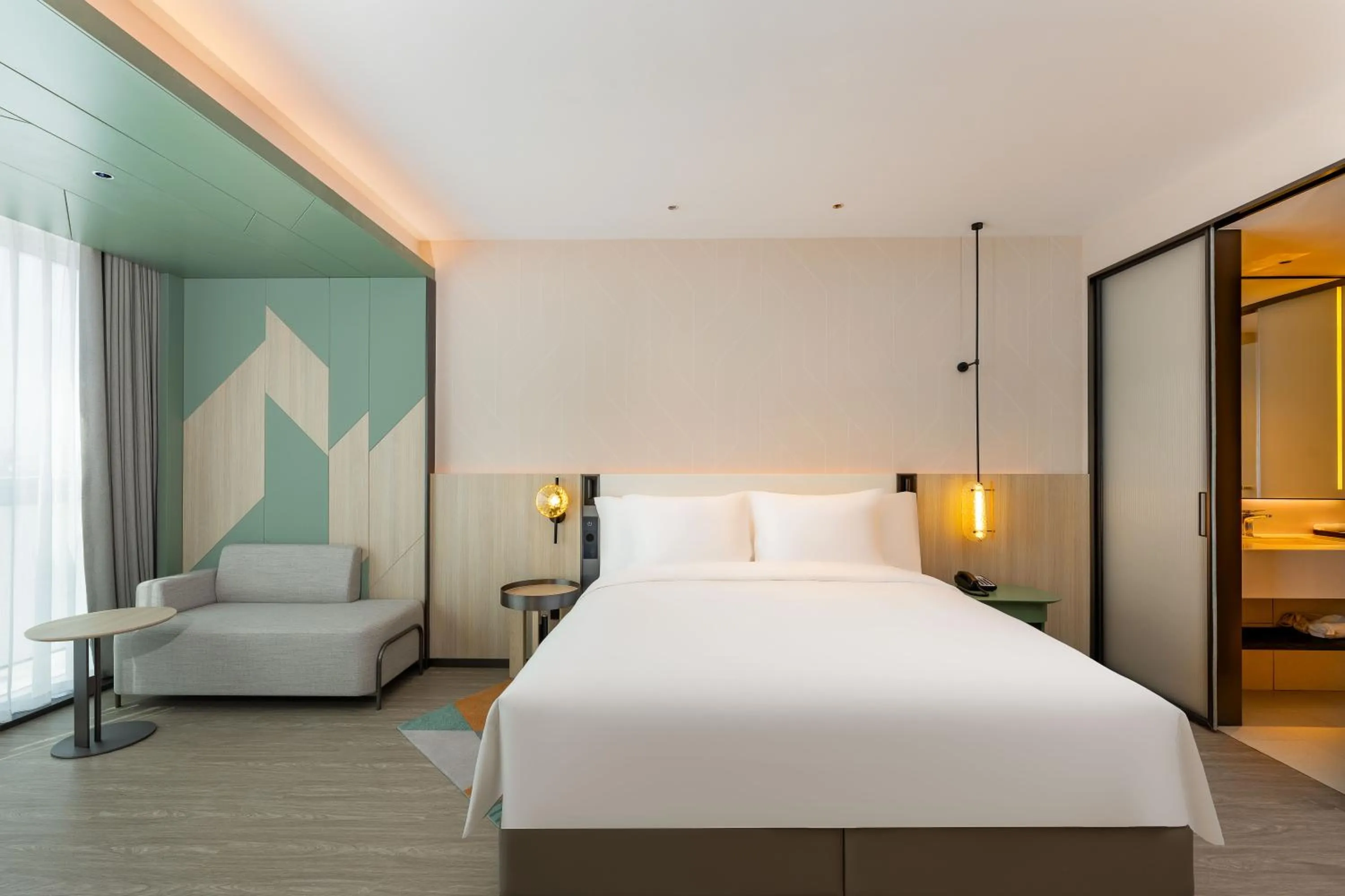 Property building, Bed in EVEN Hotel Qingdao Laoshan - an IHG Hotel