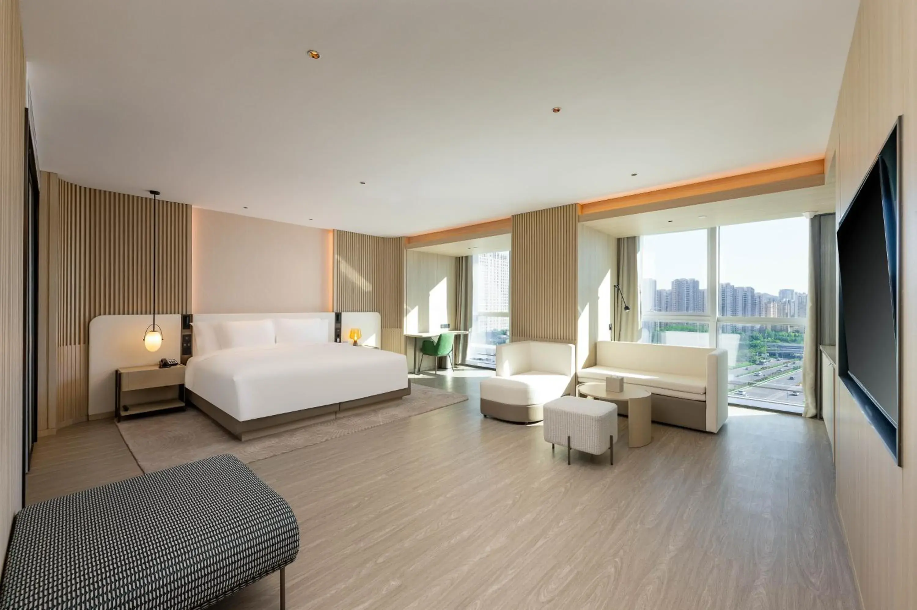 Communal lounge/ TV room, Bed in EVEN Hotel Qingdao Laoshan - an IHG Hotel Communal lounge/ TV room, Bed in EVEN Hotel Qingdao Laoshan - an IHG Hotel