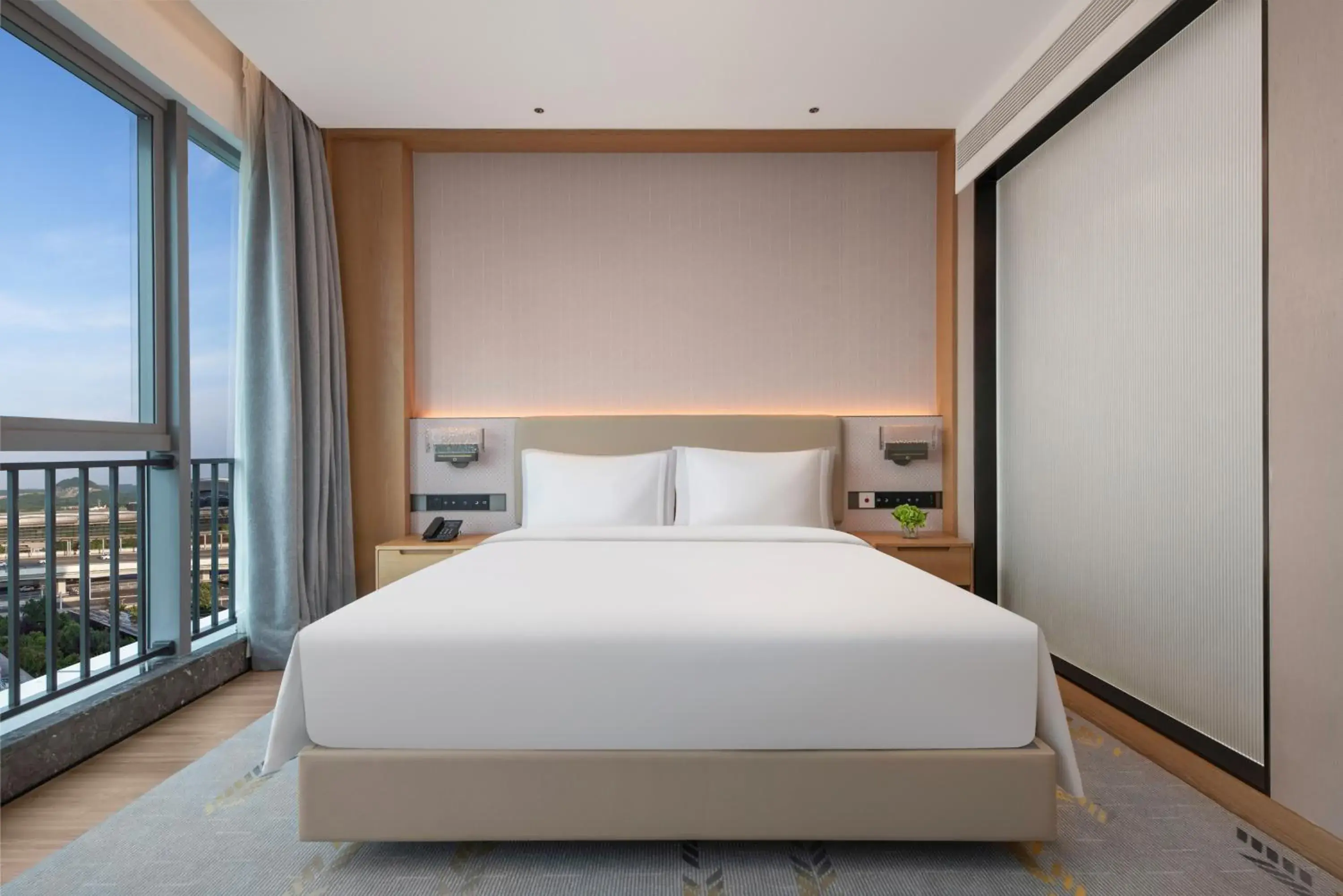 Photo of the whole room, Bed in Holiday Inn Guiyang Airport by IHG Photo of the whole room, Bed in Holiday Inn Guiyang Airport by IHG