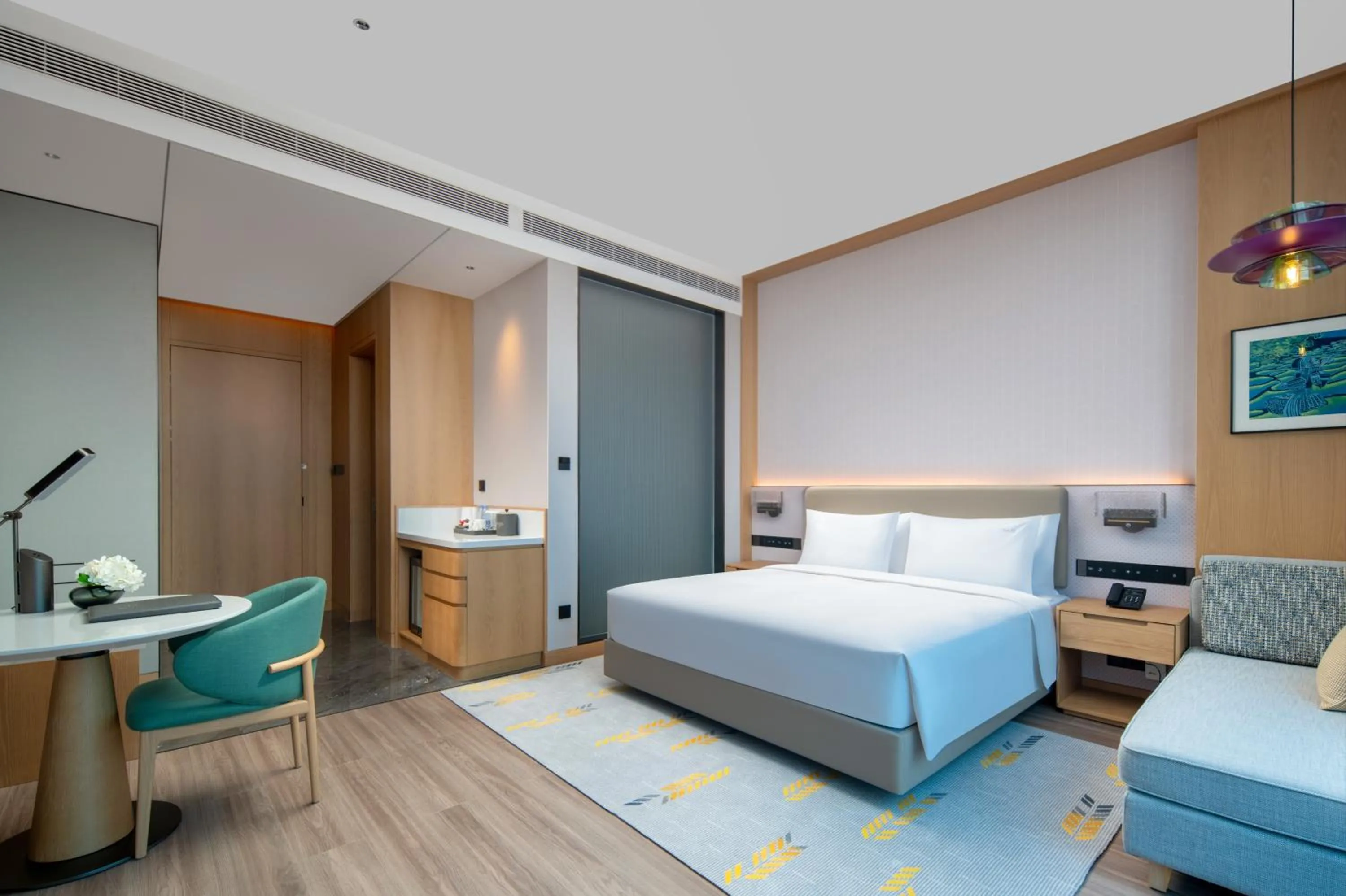Photo of the whole room, Bed in Holiday Inn Guiyang Airport by IHG