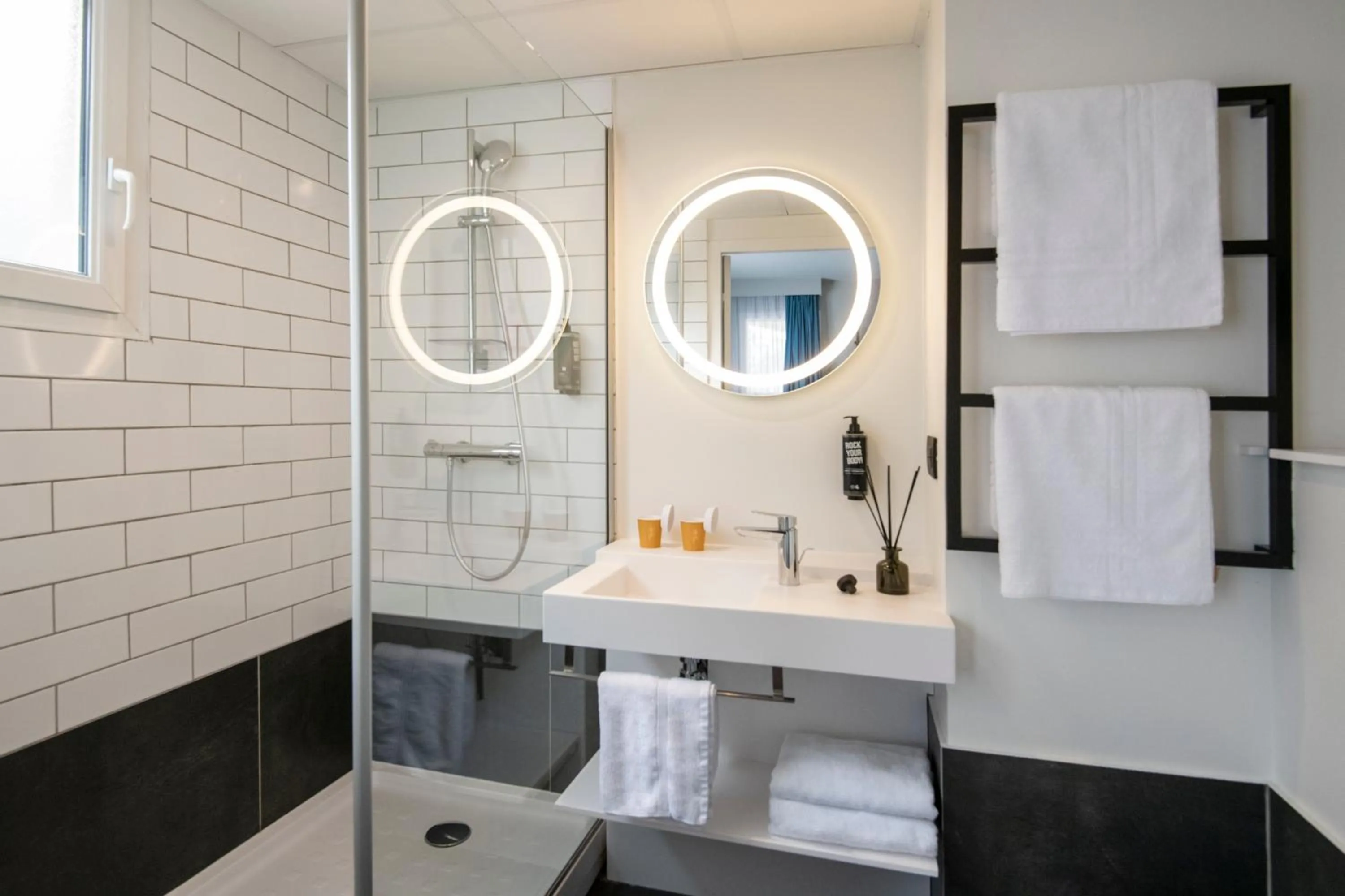 Shower in Ibis Roquebrune Cap Martin Menton