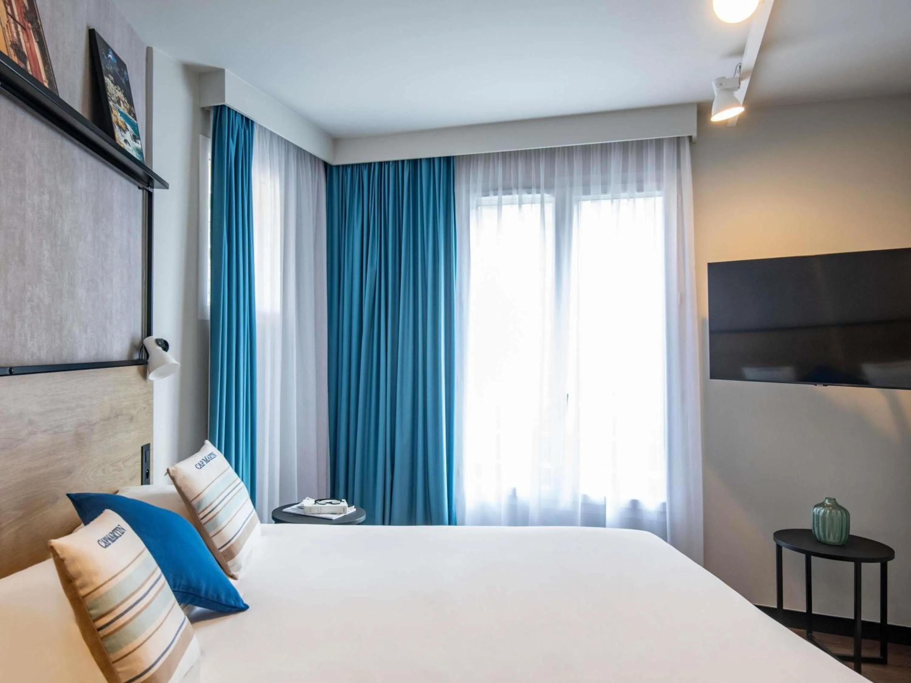 Bedroom, Bed in Ibis Roquebrune Cap Martin Menton
