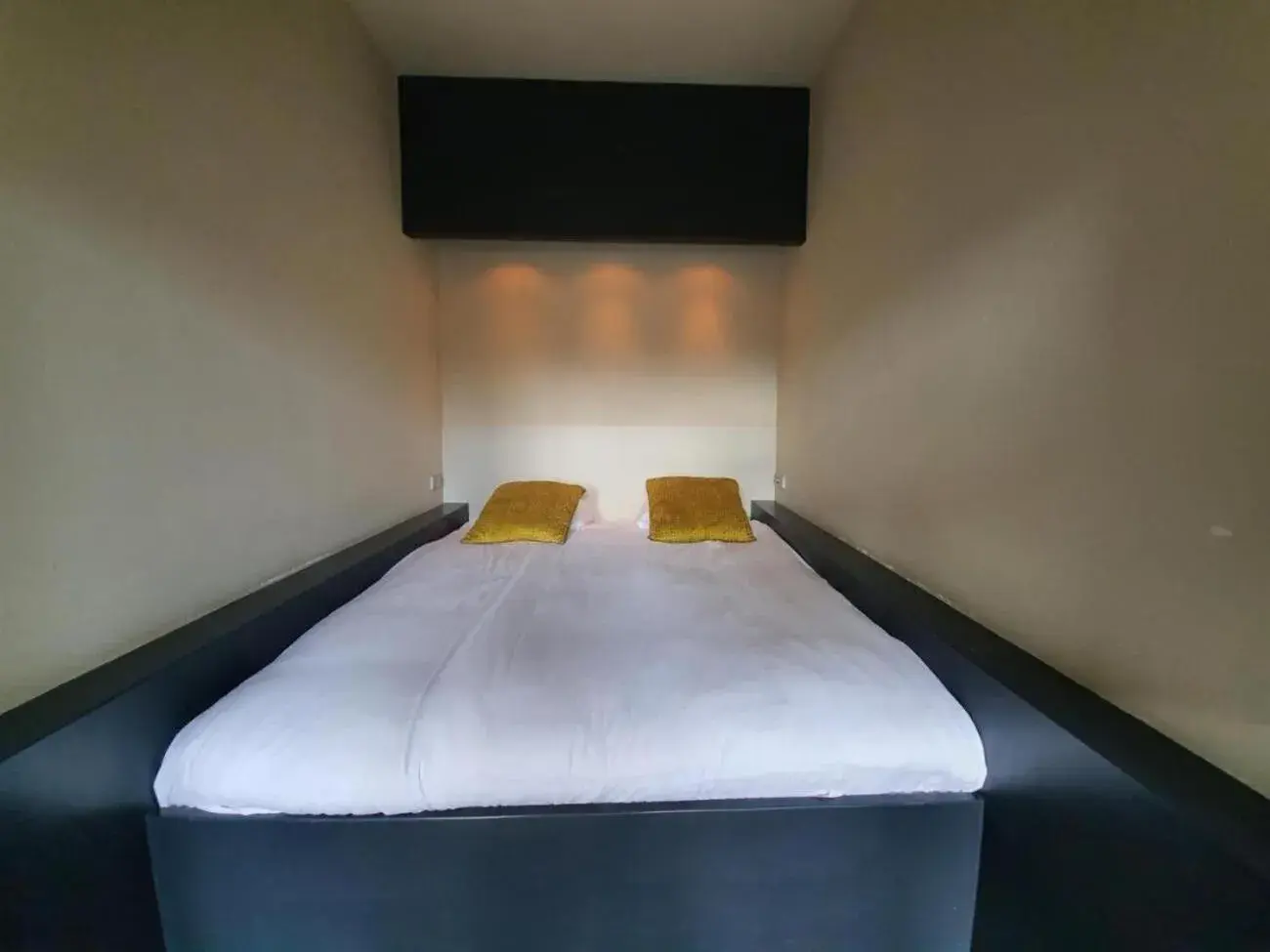 Deluxe Double Room with Bath in Art Hotel Harlingen Deluxe Double Room with Bath in Art Hotel Harlingen