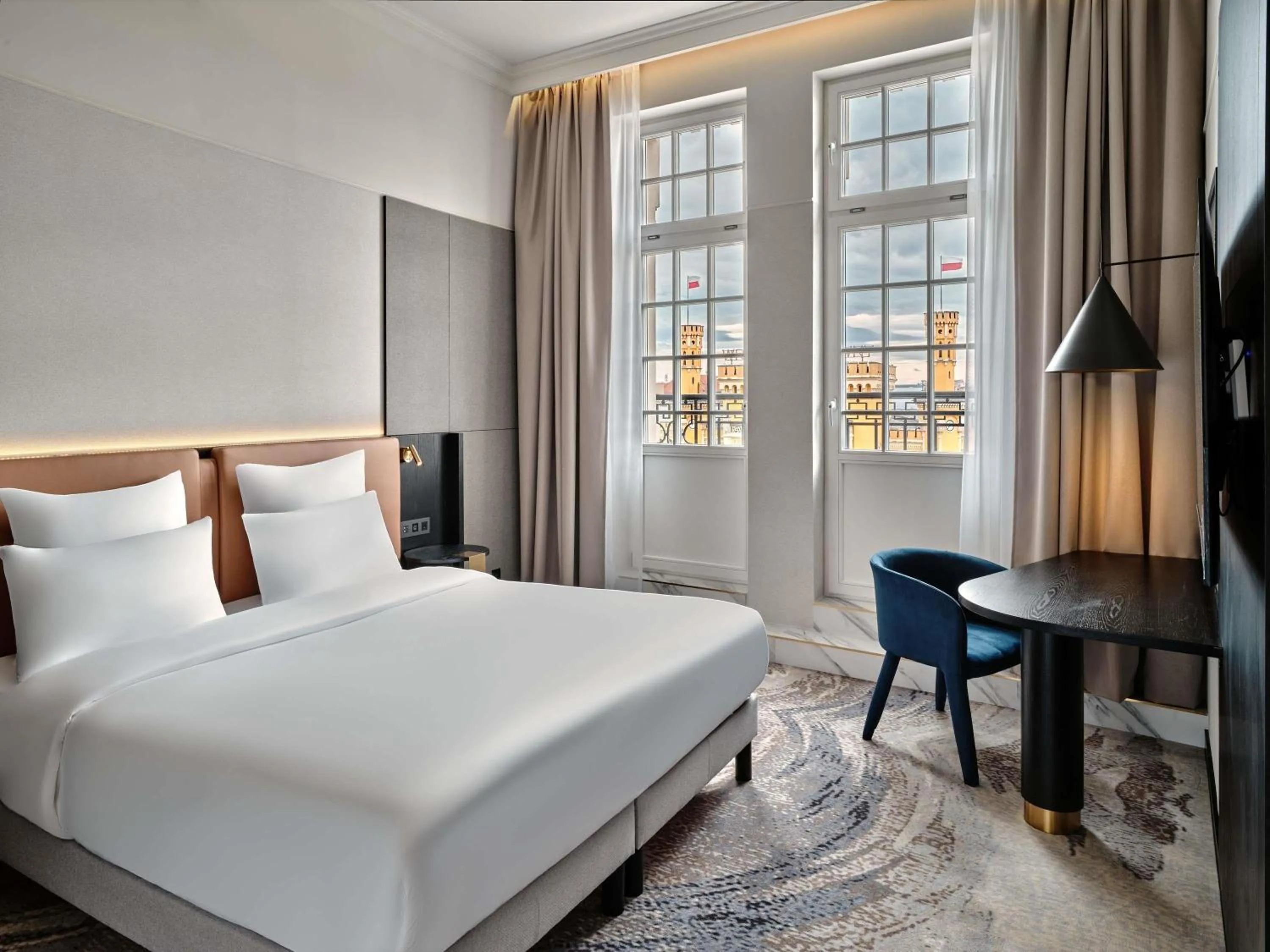 Property building, Bed in Mövenpick Grand Hotel Wroclaw