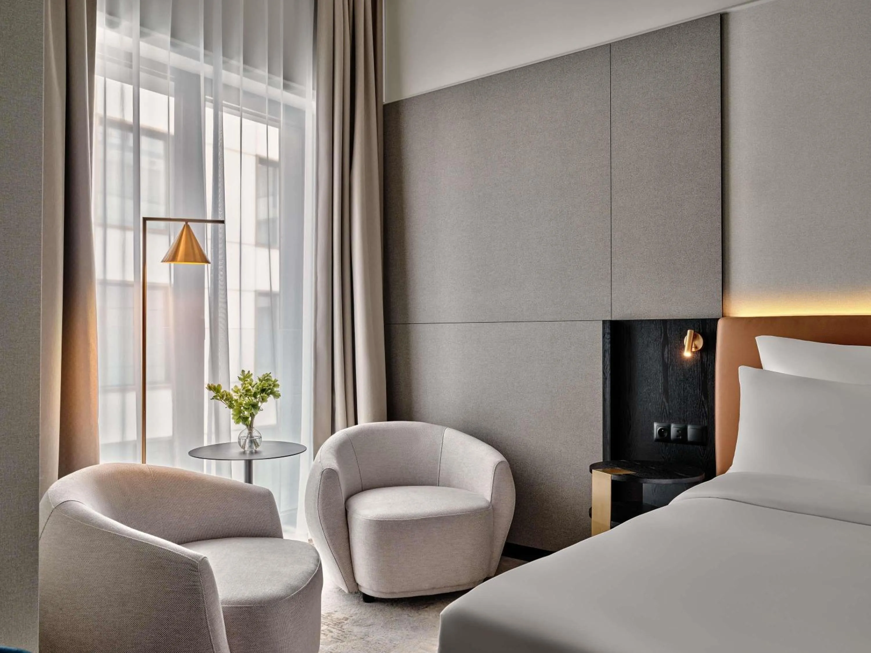 Bedroom, Bed in Mövenpick Grand Hotel Wroclaw