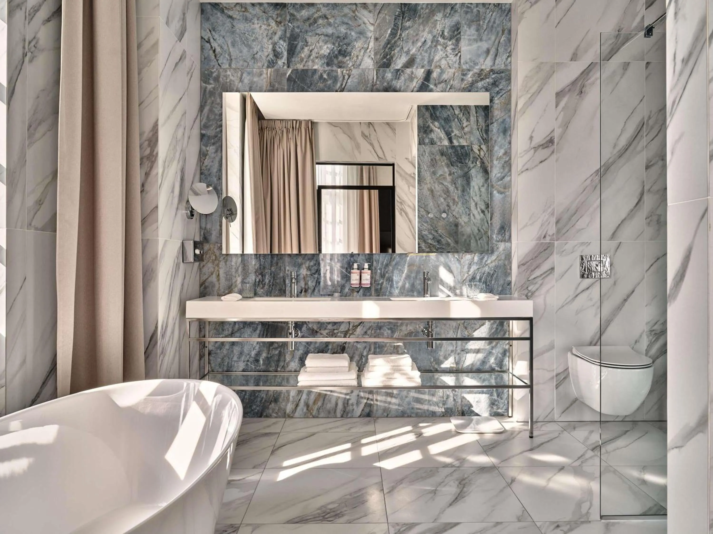 Bedroom, Bed in Mövenpick Grand Hotel Wroclaw