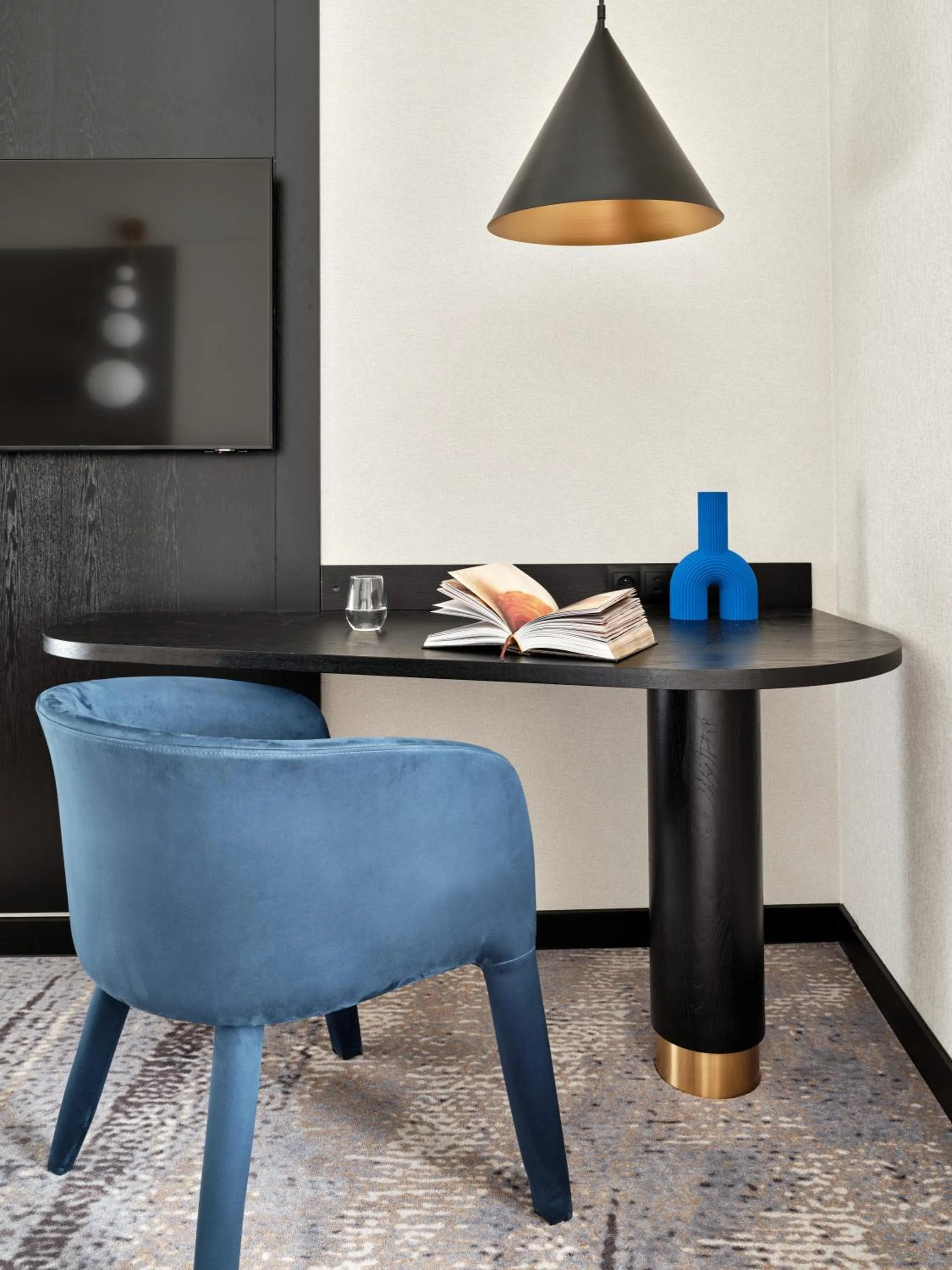 Living room in Mövenpick Grand Hotel Wroclaw