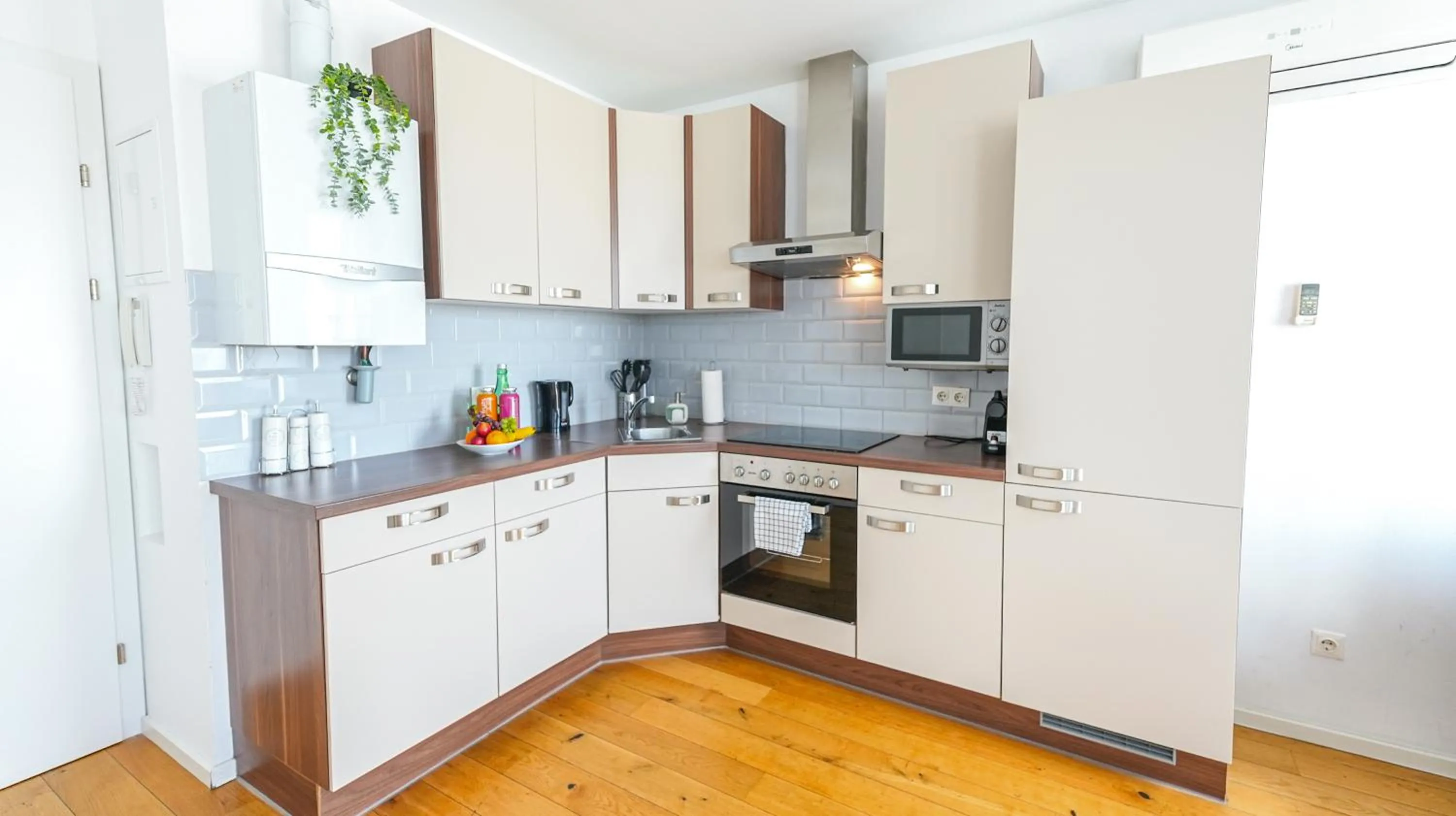 Coffee/tea facilities in Christiano Apartments Hauptbahnhof | contactless check-in