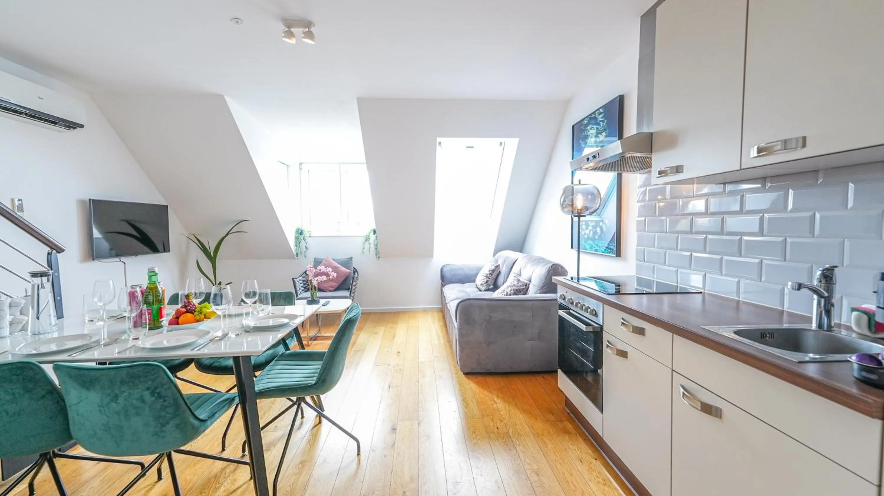 TV and multimedia in Christiano Apartments Hauptbahnhof | contactless check-in
