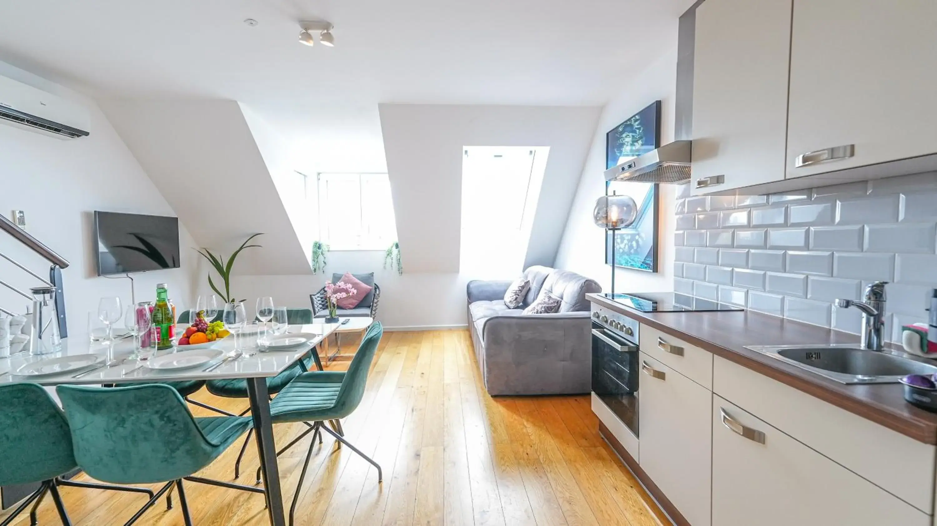 Large Duplex One-Bedroom Apartment with Shared Terrace in Christiano Apartments Hauptbahnhof | contactless check-in Large Duplex One-Bedroom Apartment with Shared Terrace in Christiano Apartments Hauptbahnhof | contactless check-in