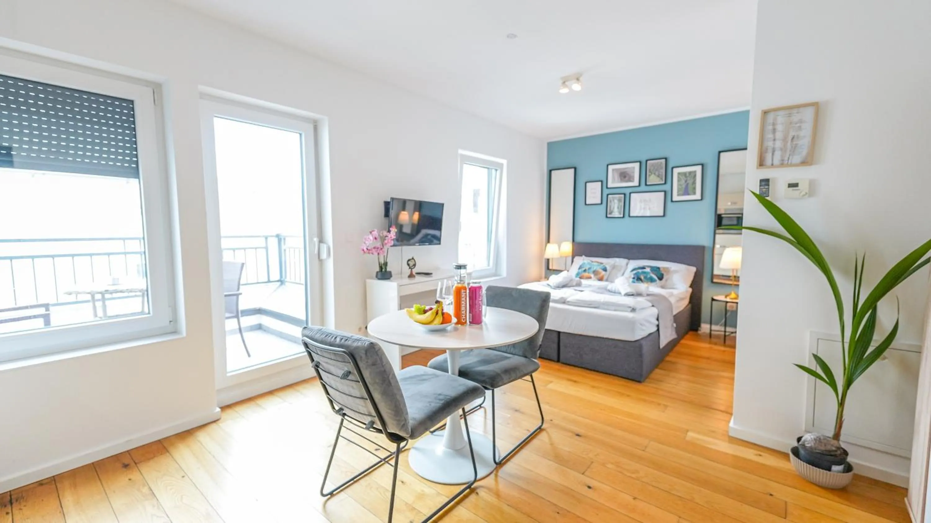Bed in Christiano Apartments Hauptbahnhof | contactless check-in