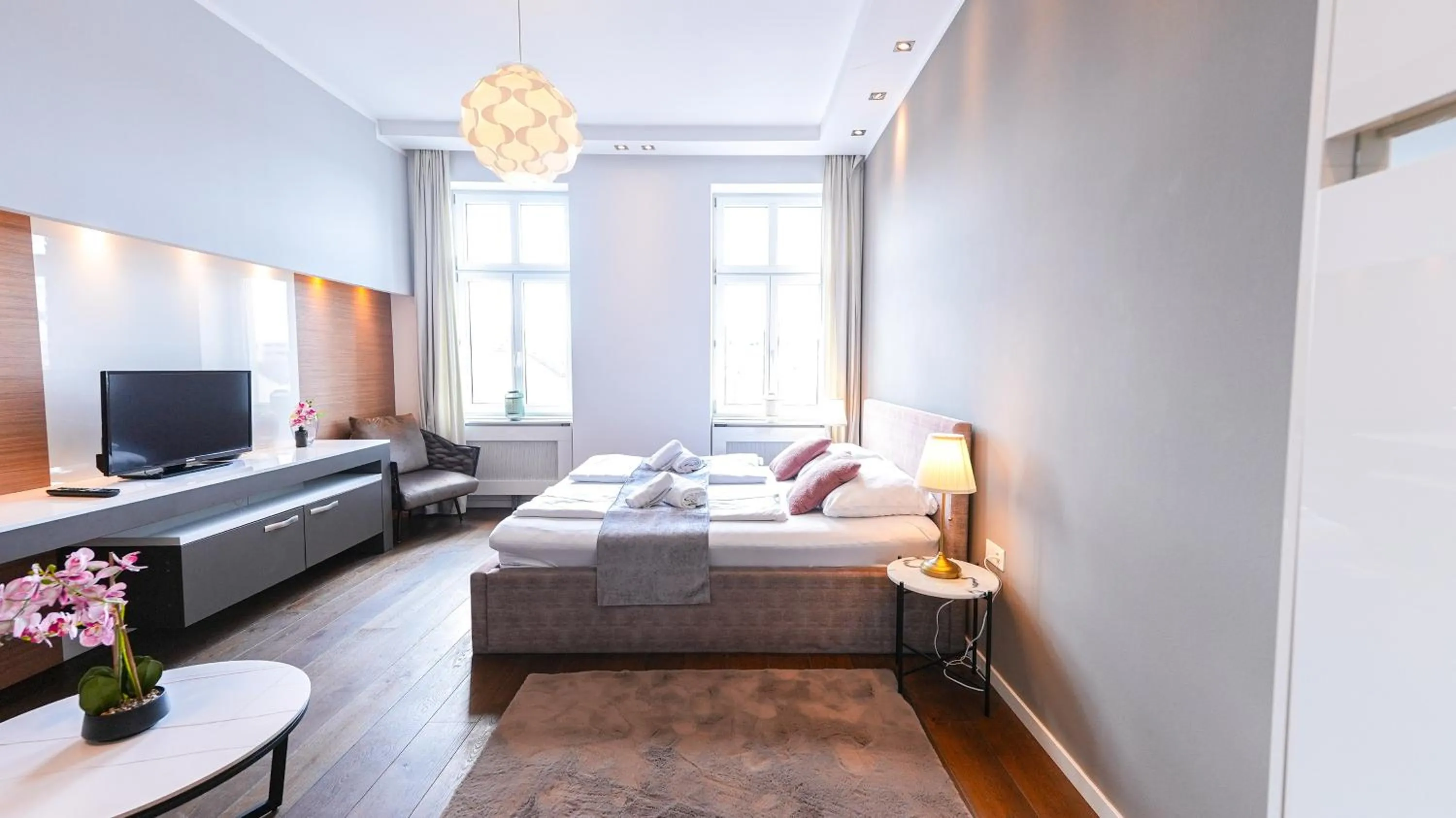 Bed in Christiano Apartments Hauptbahnhof | contactless check-in