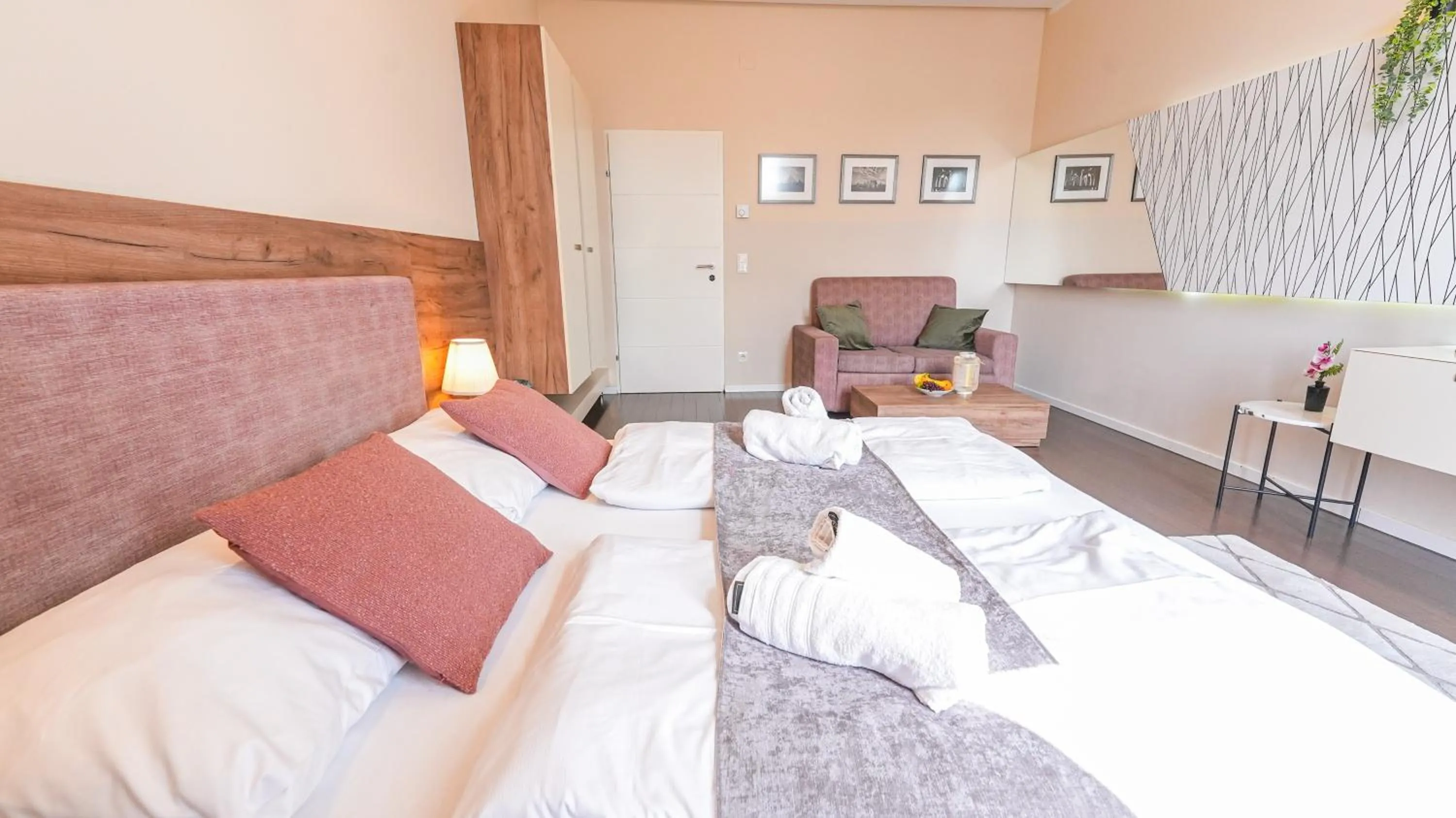 Bed in Christiano Apartments Hauptbahnhof | contactless check-in