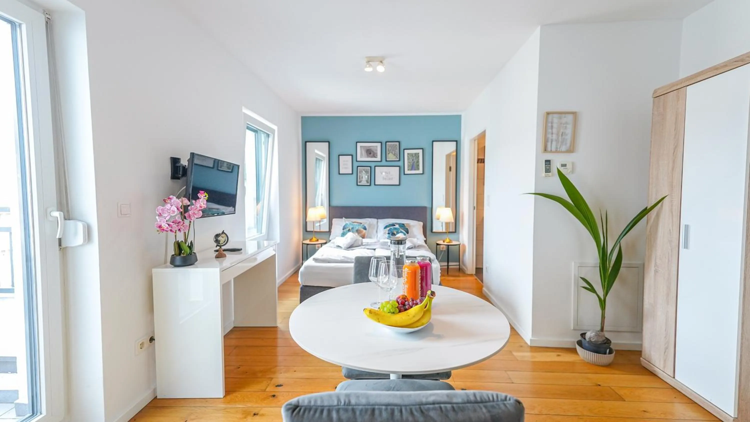 TV and multimedia in Christiano Apartments Hauptbahnhof | contactless check-in
